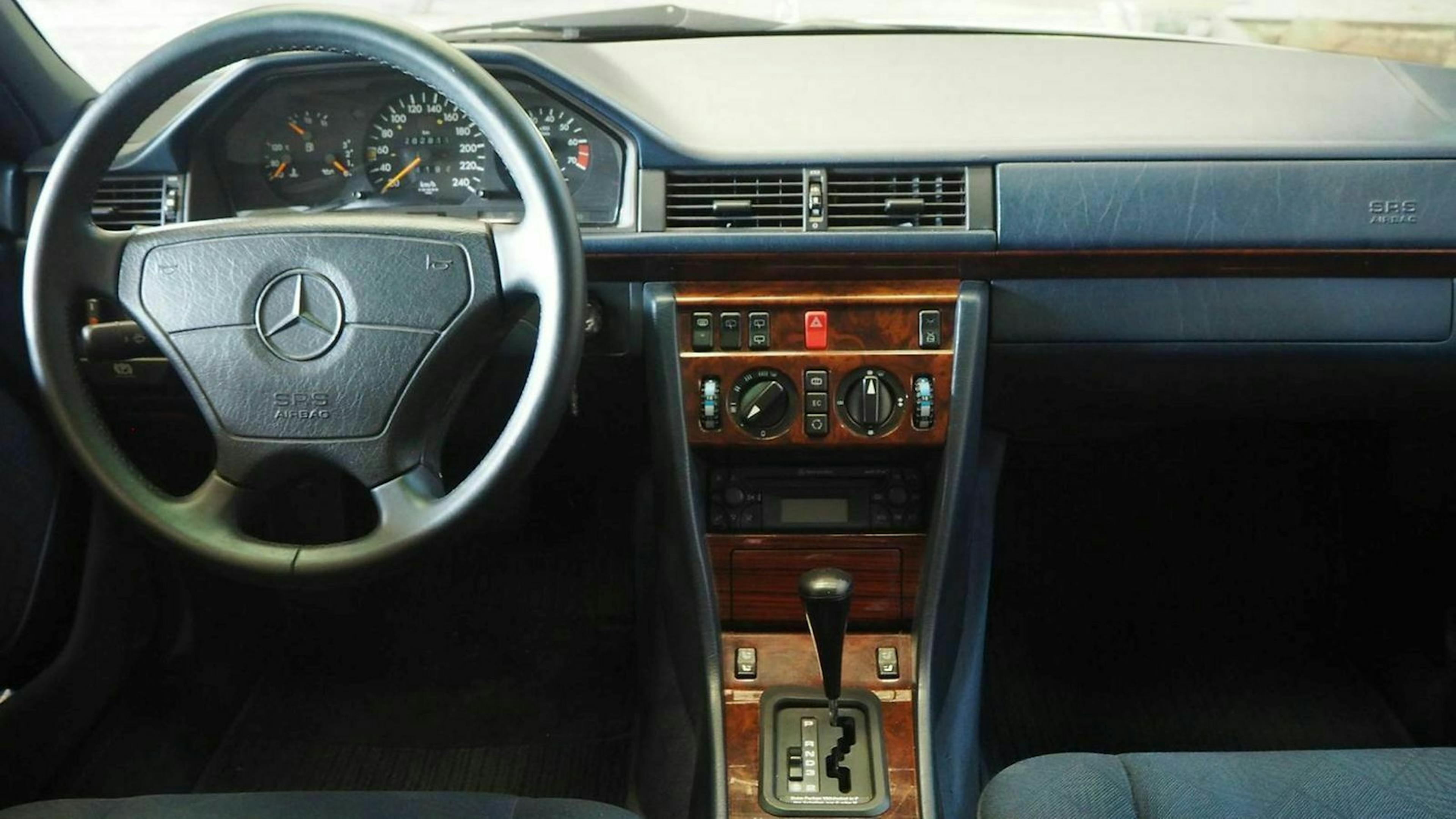 Cockpit-Ansicht der Mercedes E-Klasse