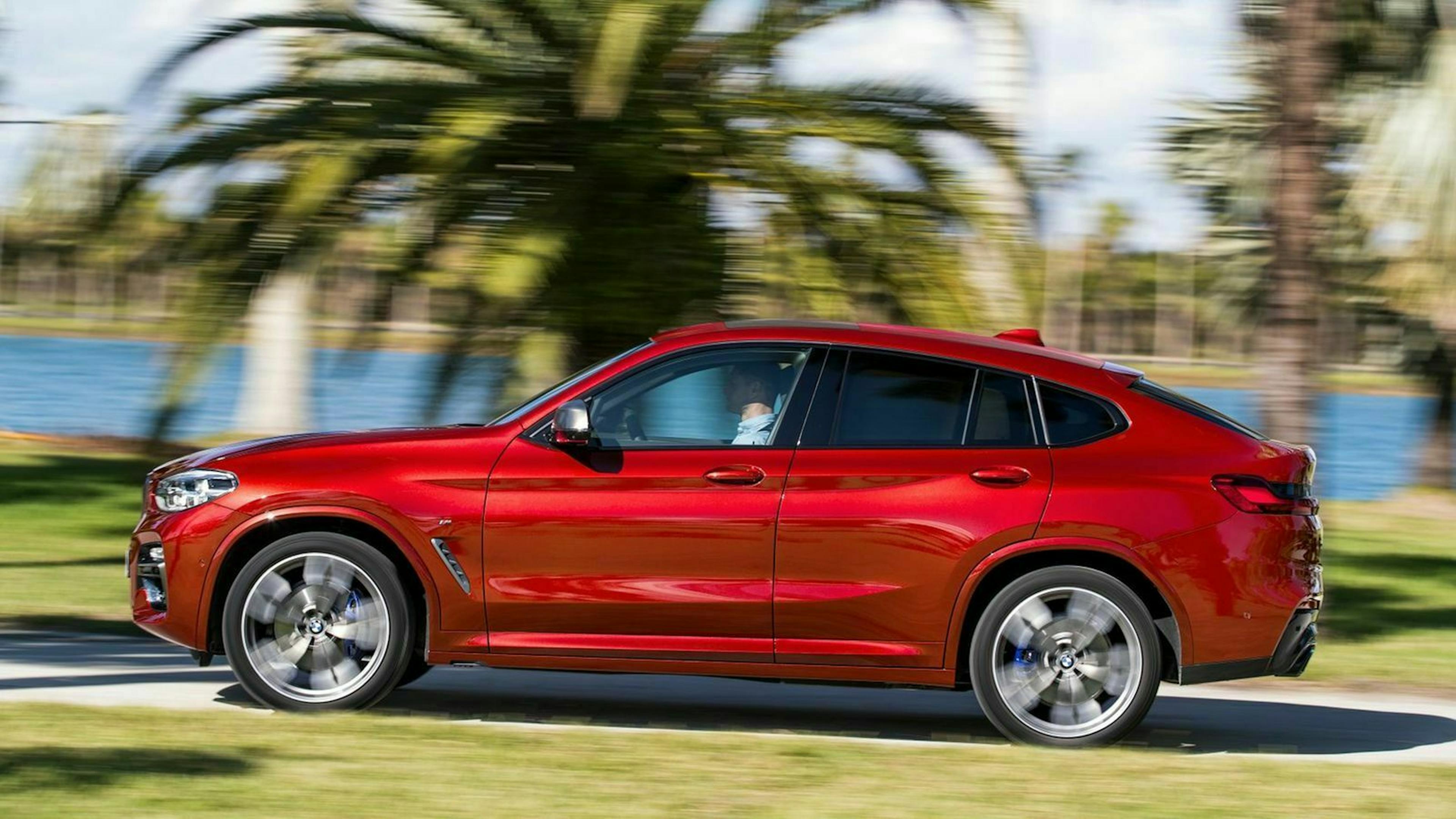 Zu sehen ist der BMW X4 in seitlicher Position
