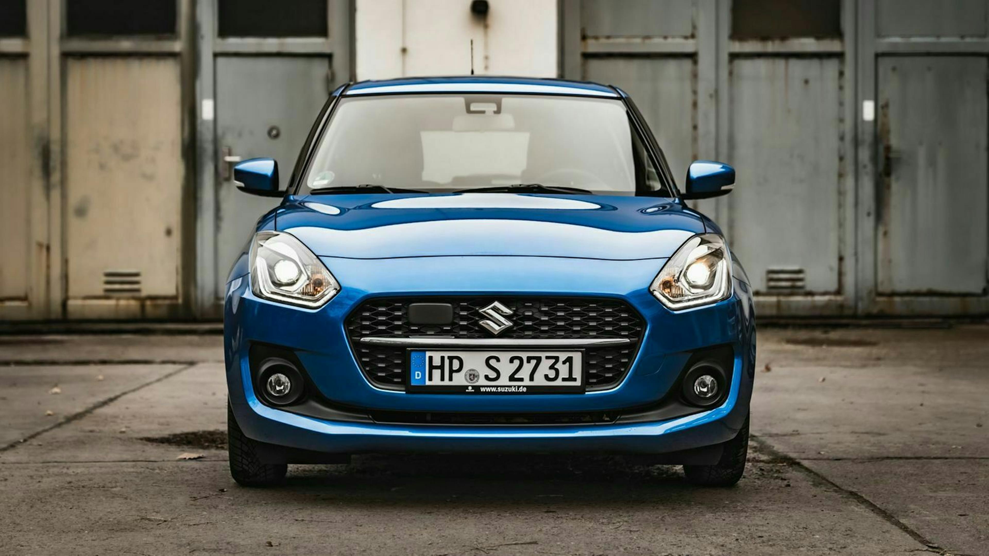 Zu sehen ist die Front des Suzuki Swift Hybrid 2020 