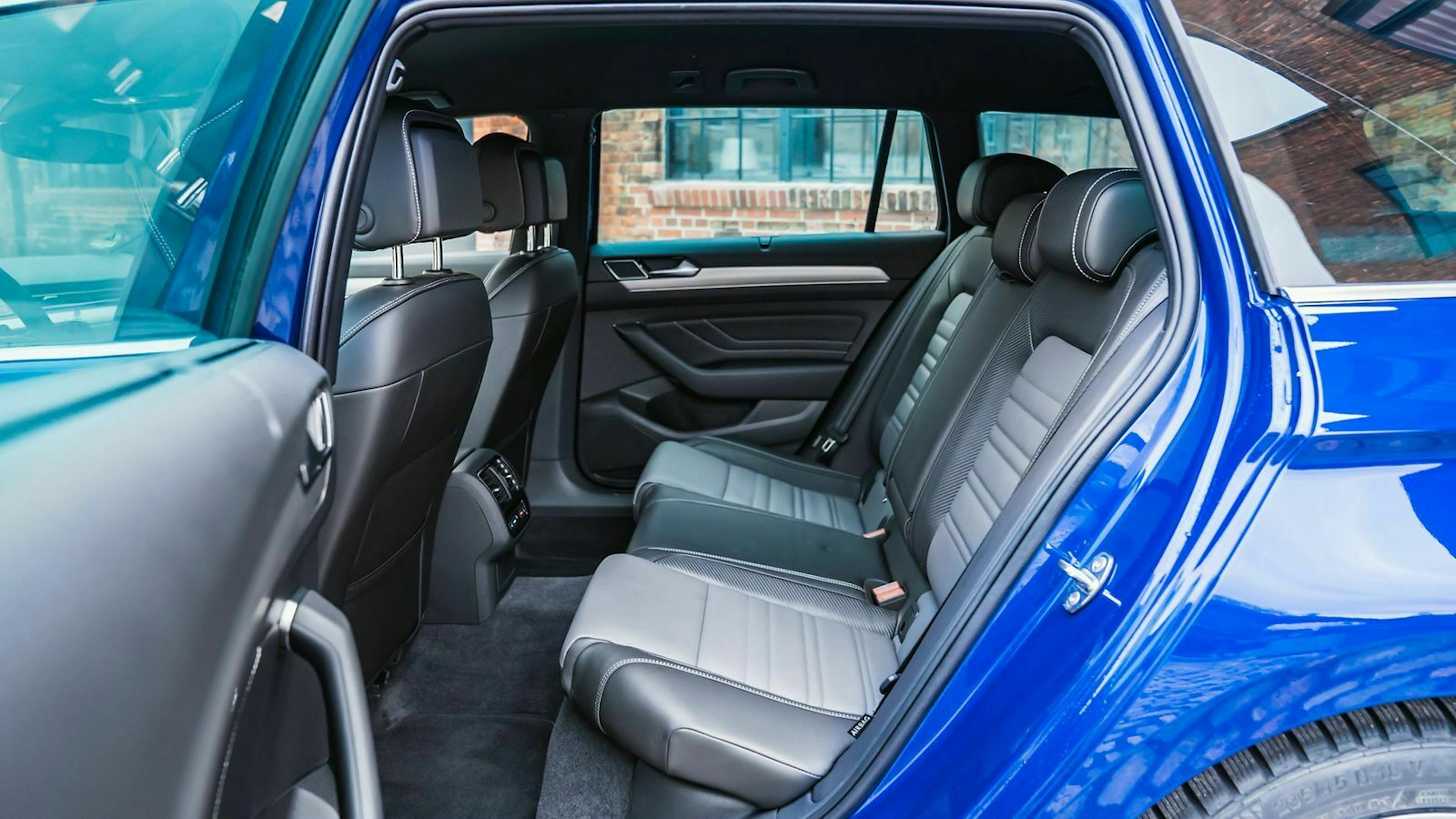 Blick auf die Rückbank des VW Passat Variant