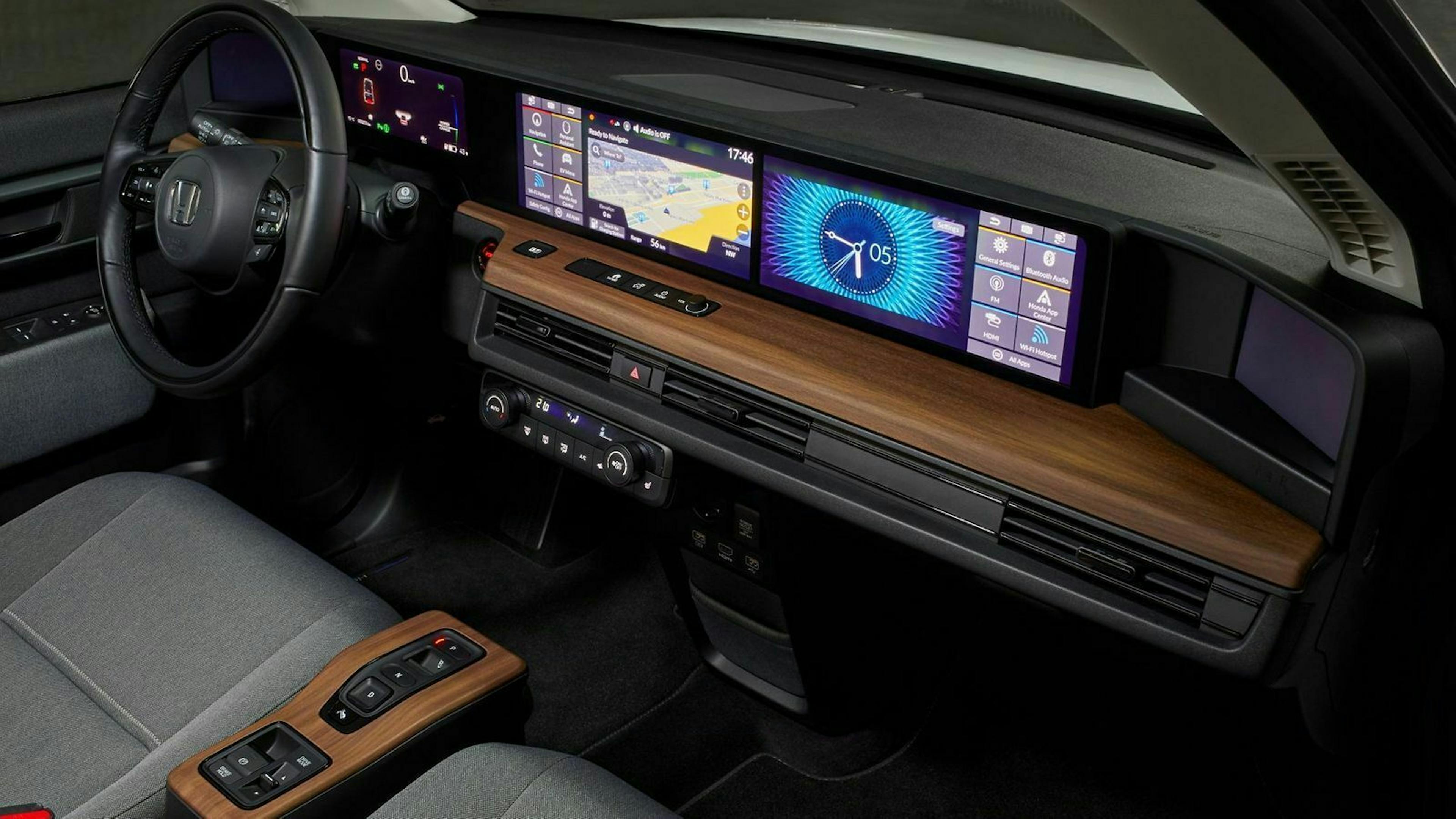 Zu sehen ist das Cockpit des Honda E