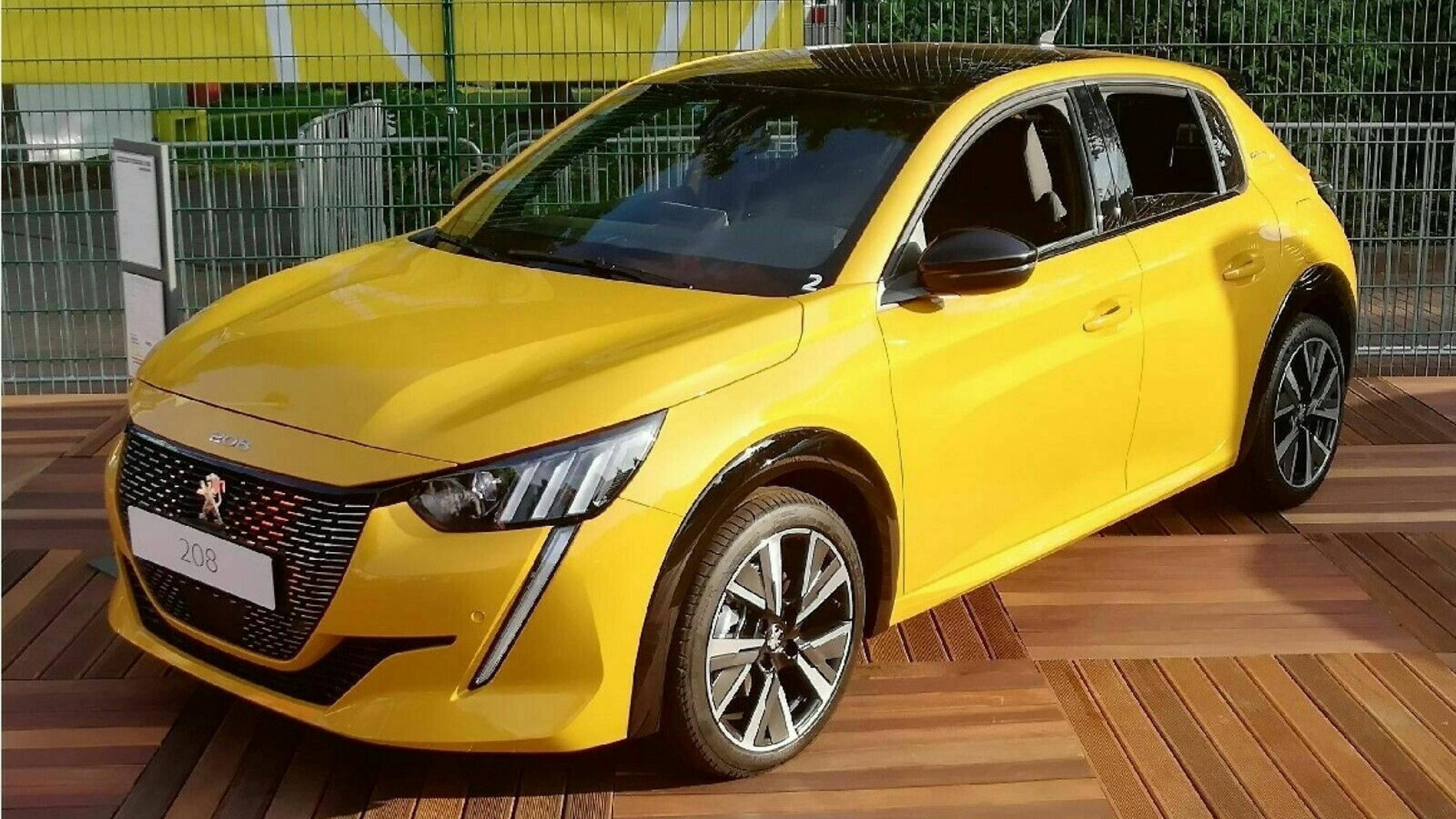 Peugeot e 208
