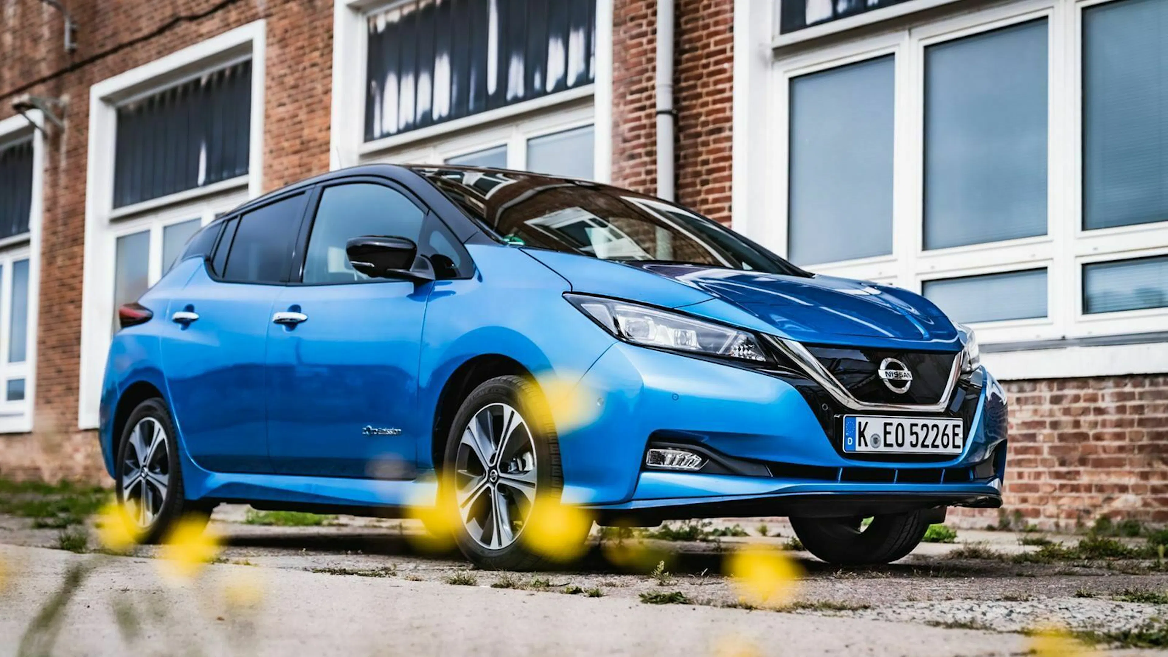 Nissan Leaf FL Dreiviertel-Frontansicht