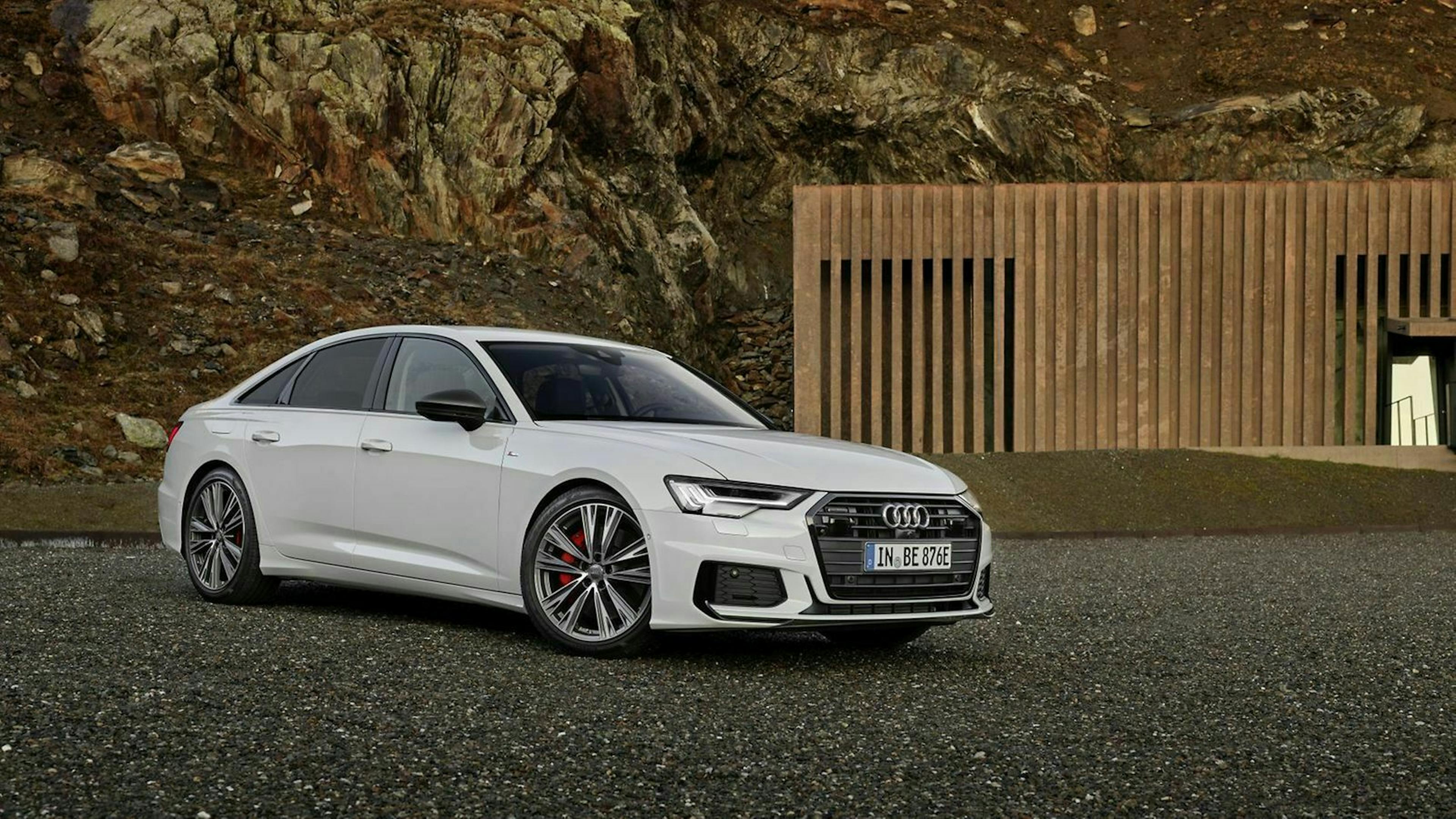 367 PS Systemleistung und 53 Kilometer elektrische Reichweite: Audi elektrifiziert seine Mittelklasse-Limousine A6