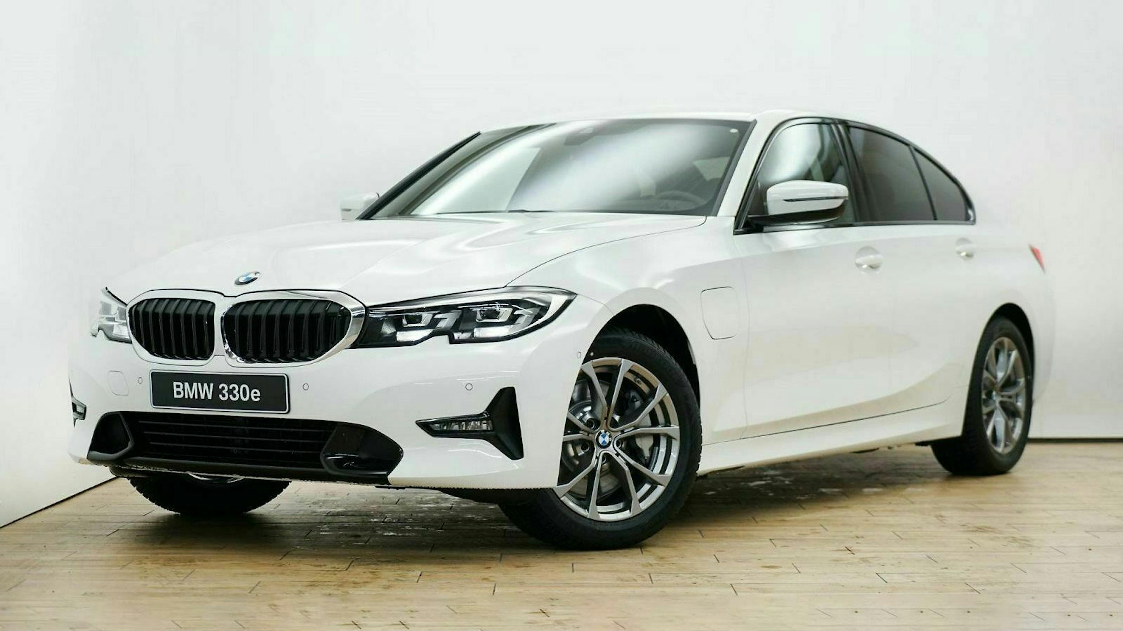 BMW 330e