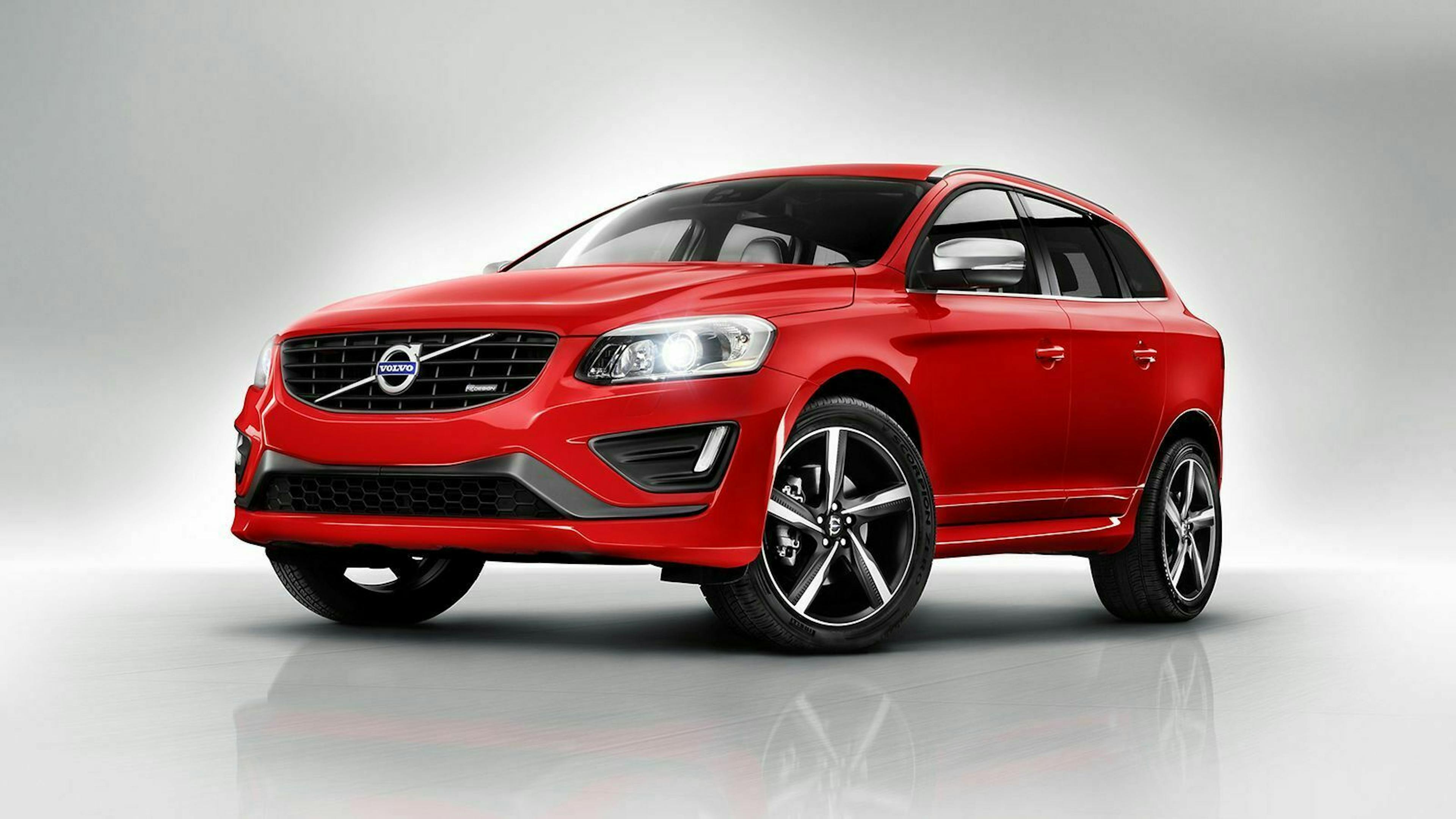 Volvo XC60 R-Design in der Ansicht von vorne-links, stehend