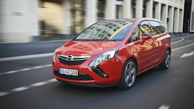 Opel Zafira in der Ansicht von vorne-links, fahrend
