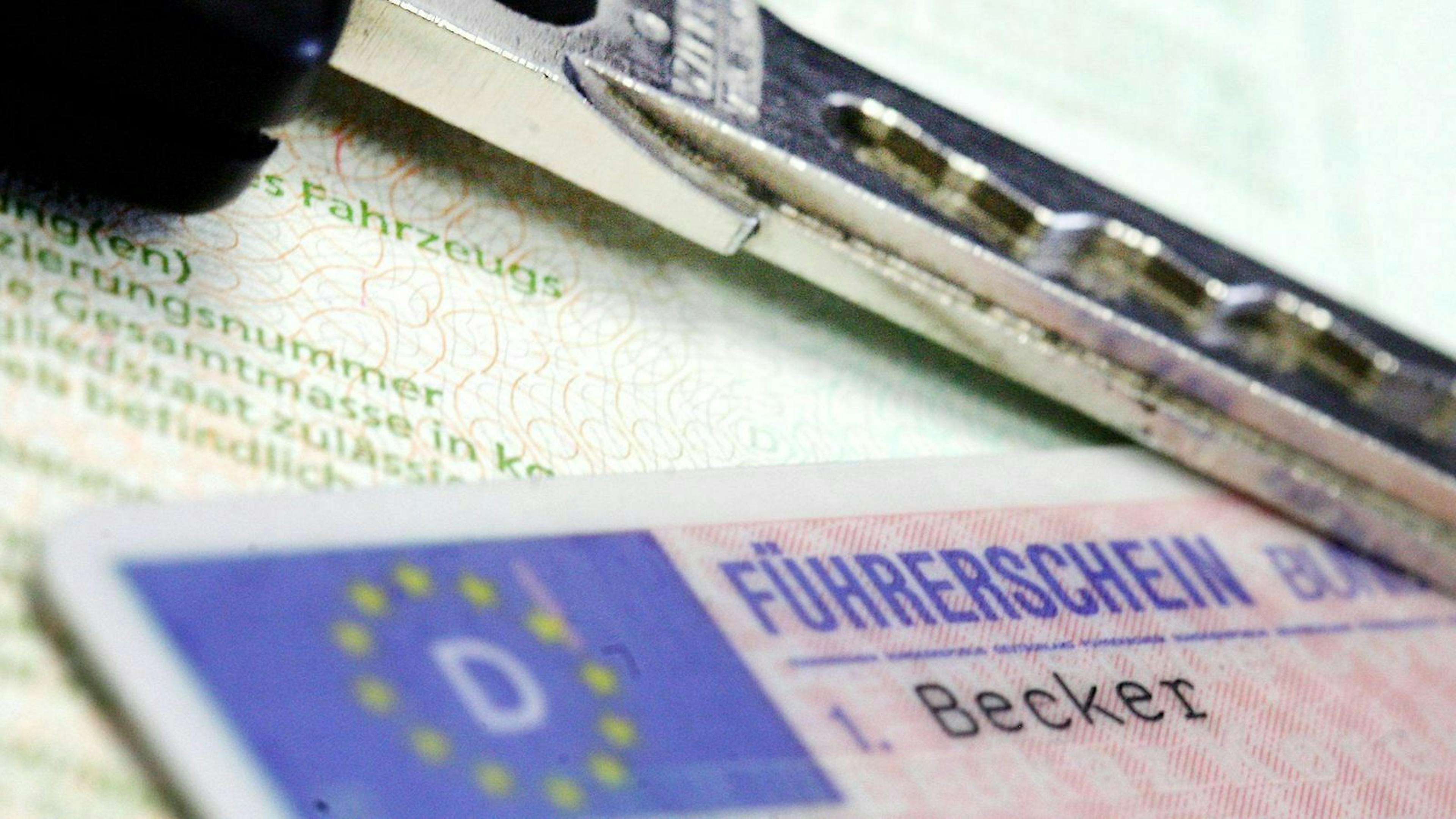 Gilt ein Fahrverbot bedienungslos und sofort? Mobile.de deckt zehn Blitzermythen im Fakten-Check auf