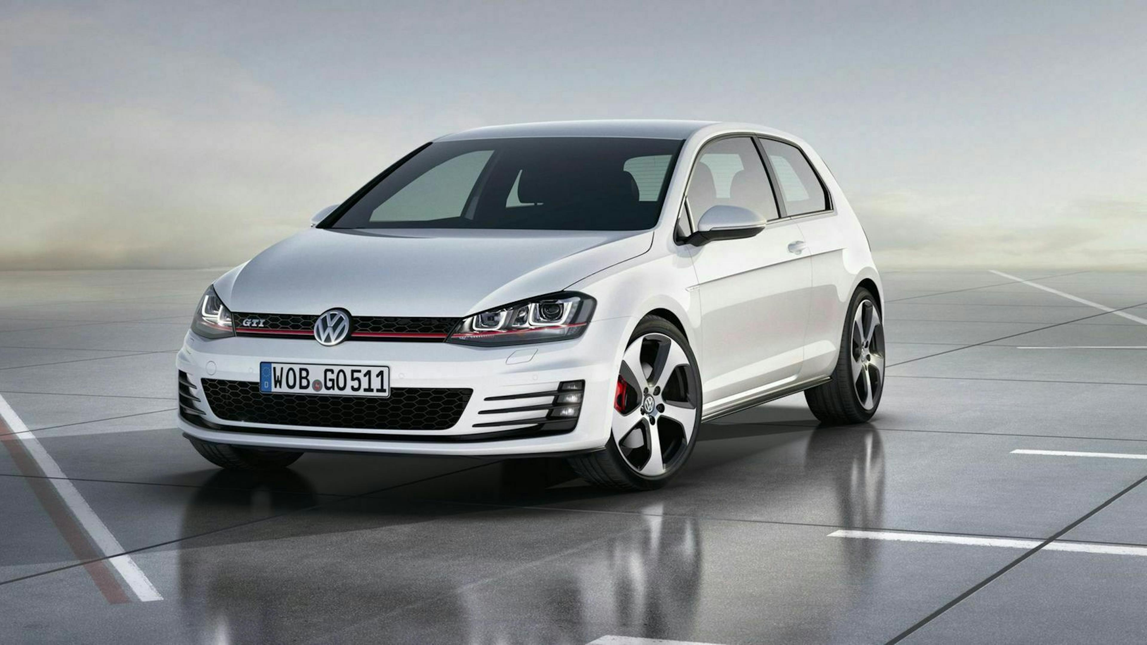 Der VW Golf 8 in Frontansicht stehend
