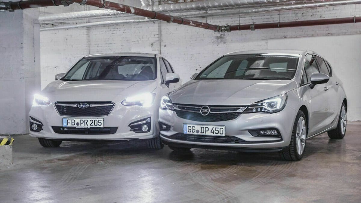 Der Subaru Impreza ist mit 408 verkauften Modellen der Underdog in diesem Duell