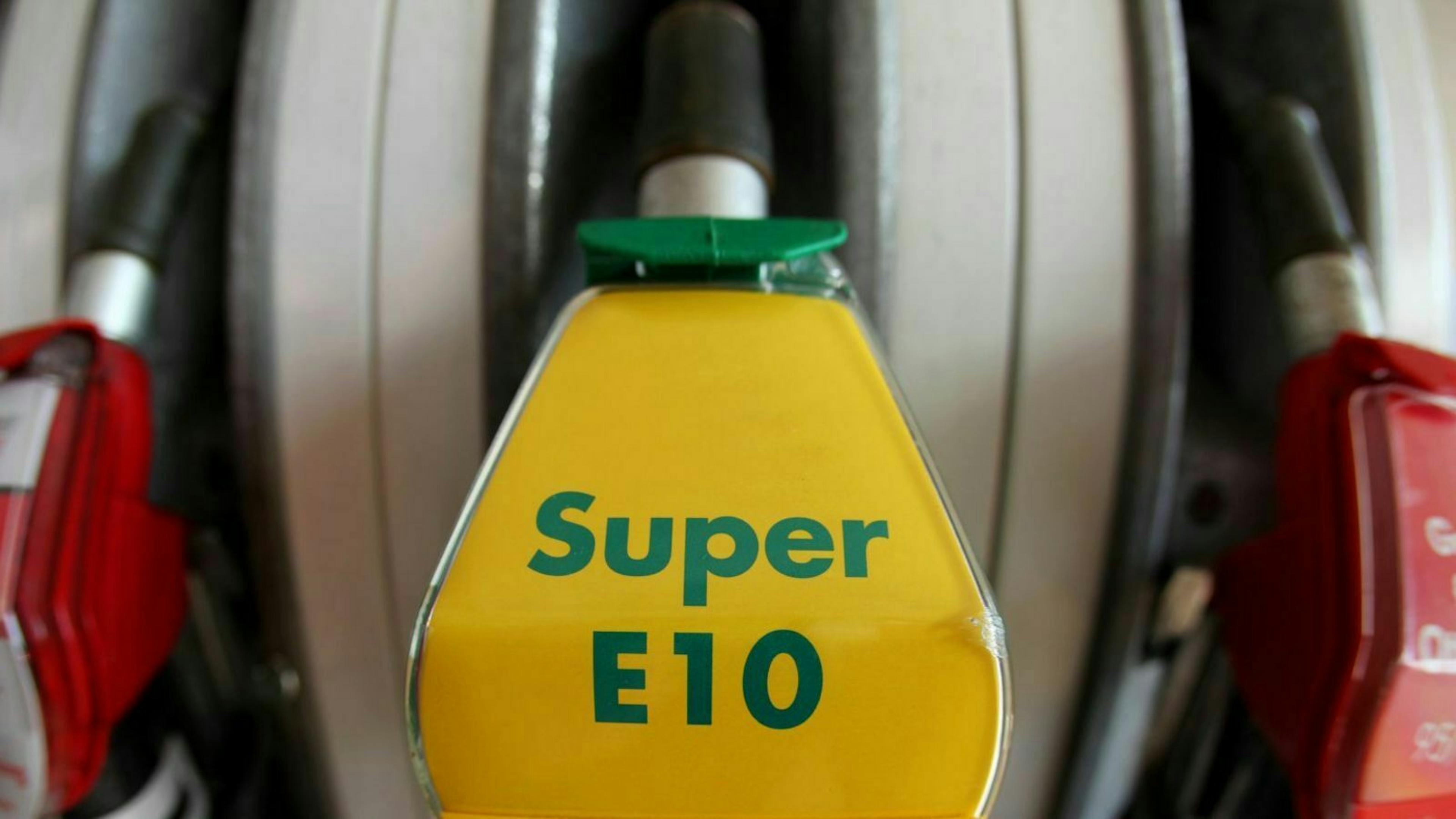 Super E10 Symbolbild