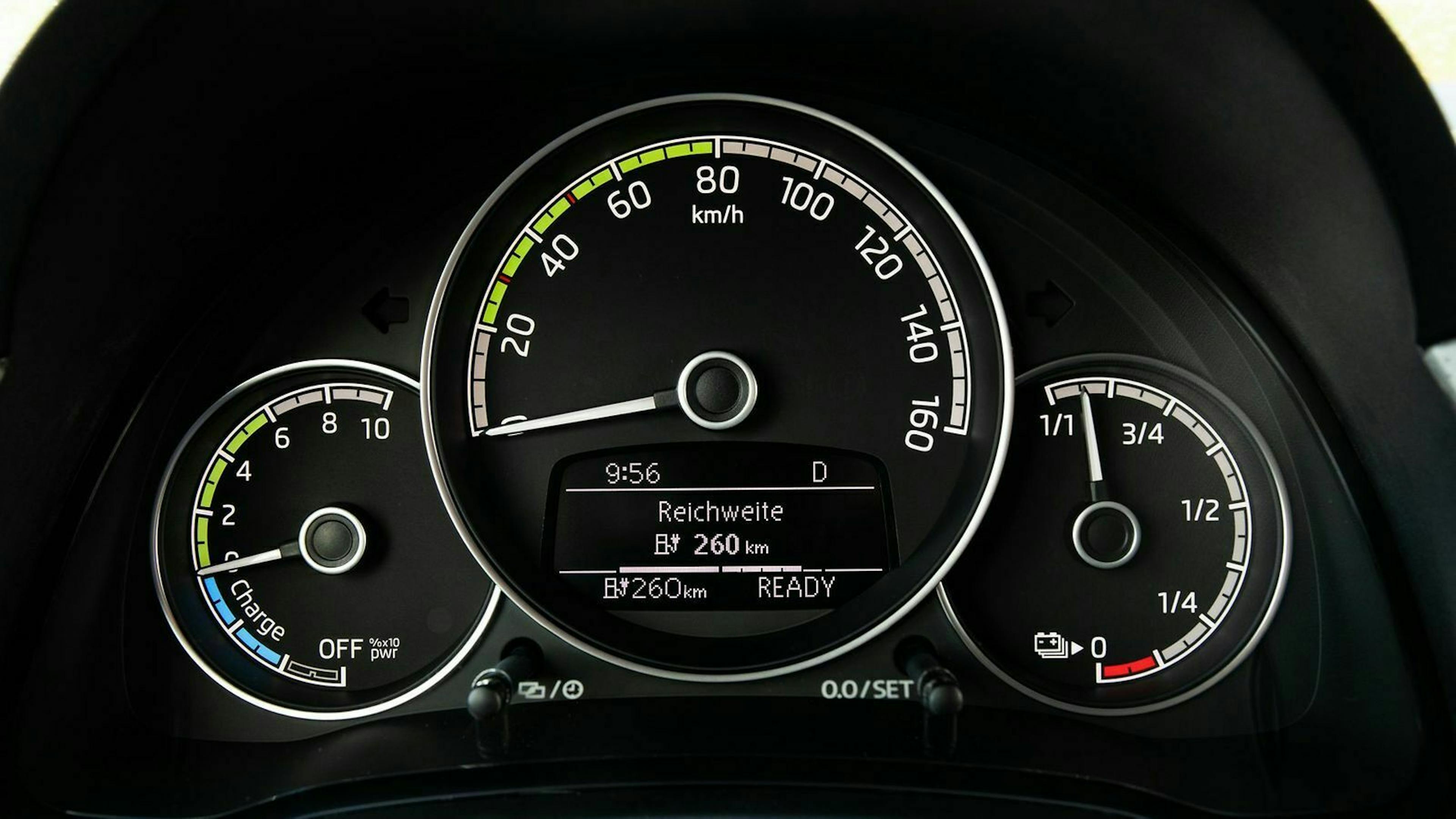 Ansicht der Instrumente im Škoda Citigo