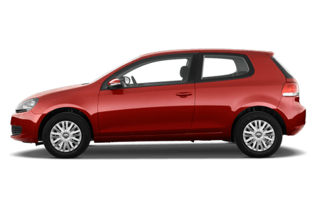 Roter dreitüriger Kleinwagen, Seitenansicht, vor weißem Hintergrund.