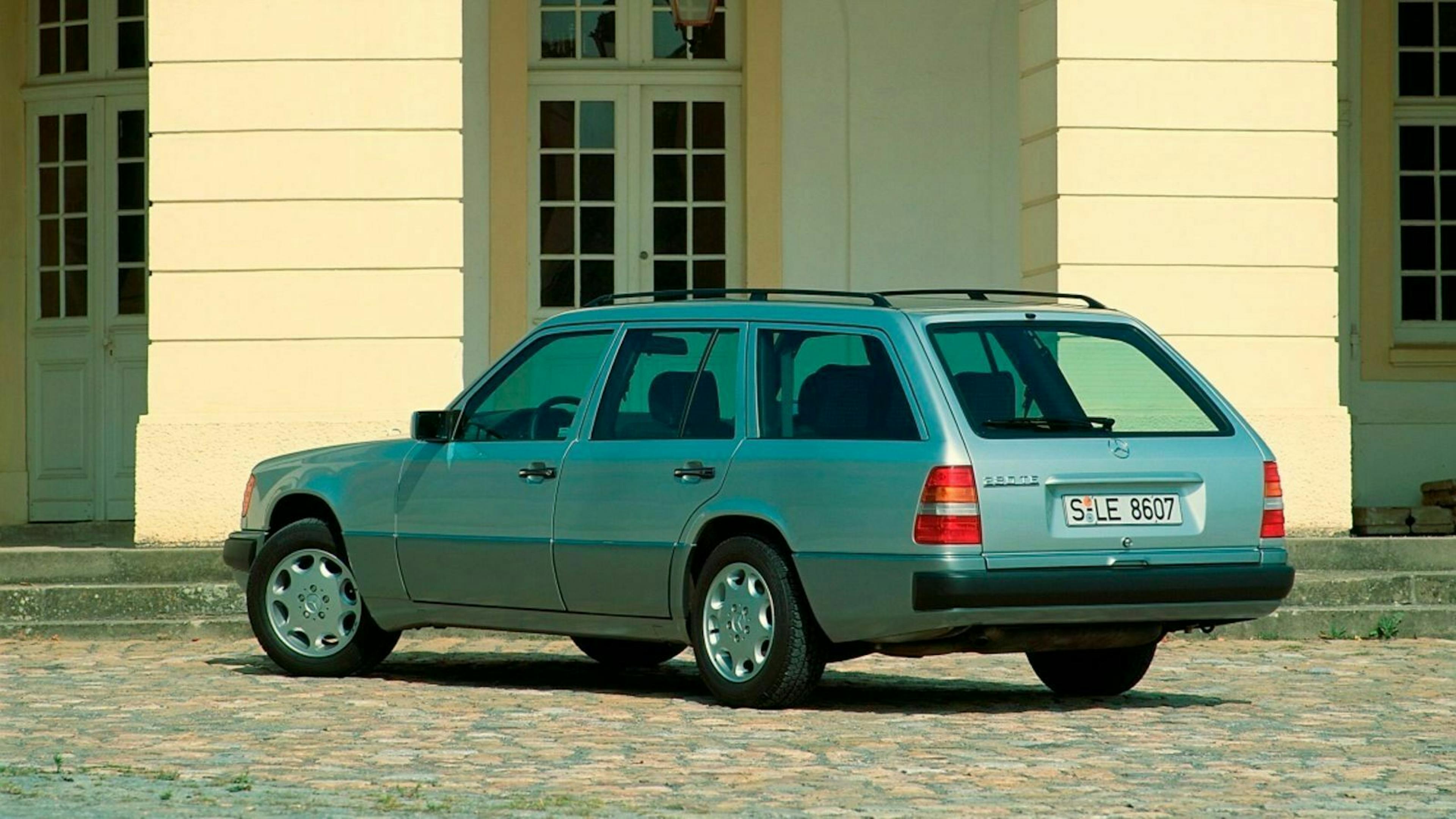 Mercedes-Benz W124 Kombi Dreiviertel-Heckansicht