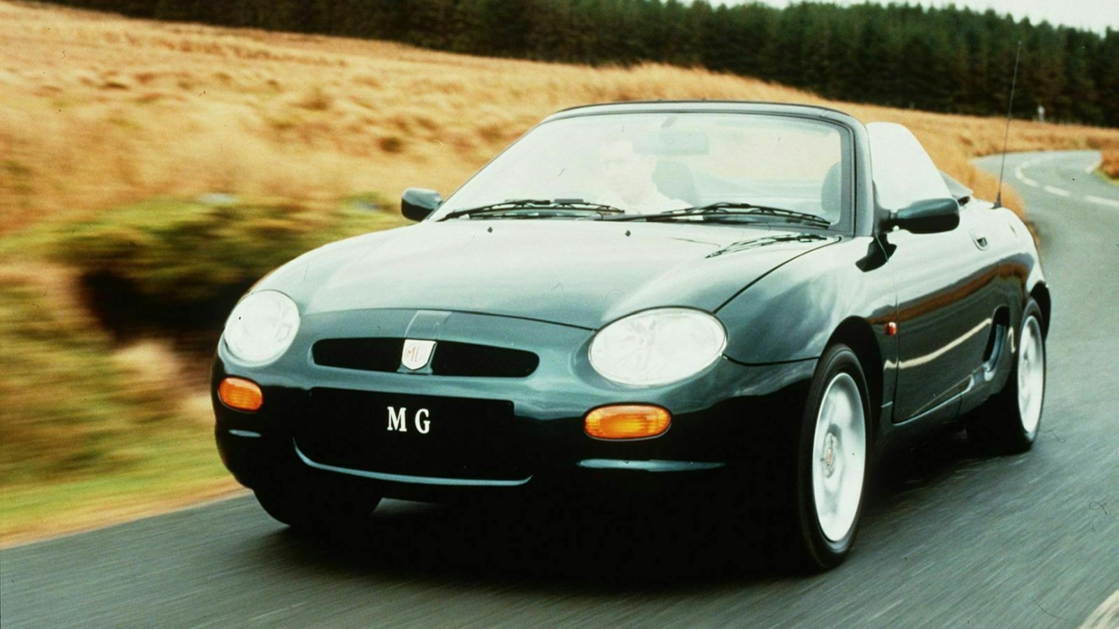 MGF Roadster vor-Facelift dreiviertel-frontansicht dynamisch