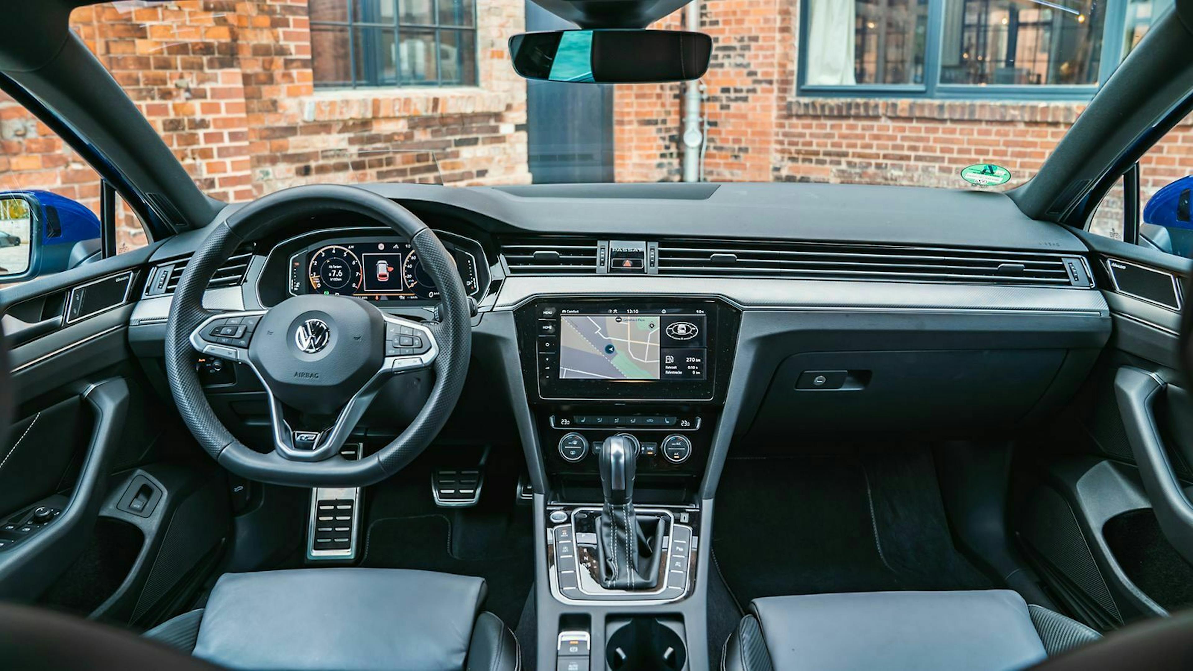 Cockpit-Ansicht des VW Passat Variant