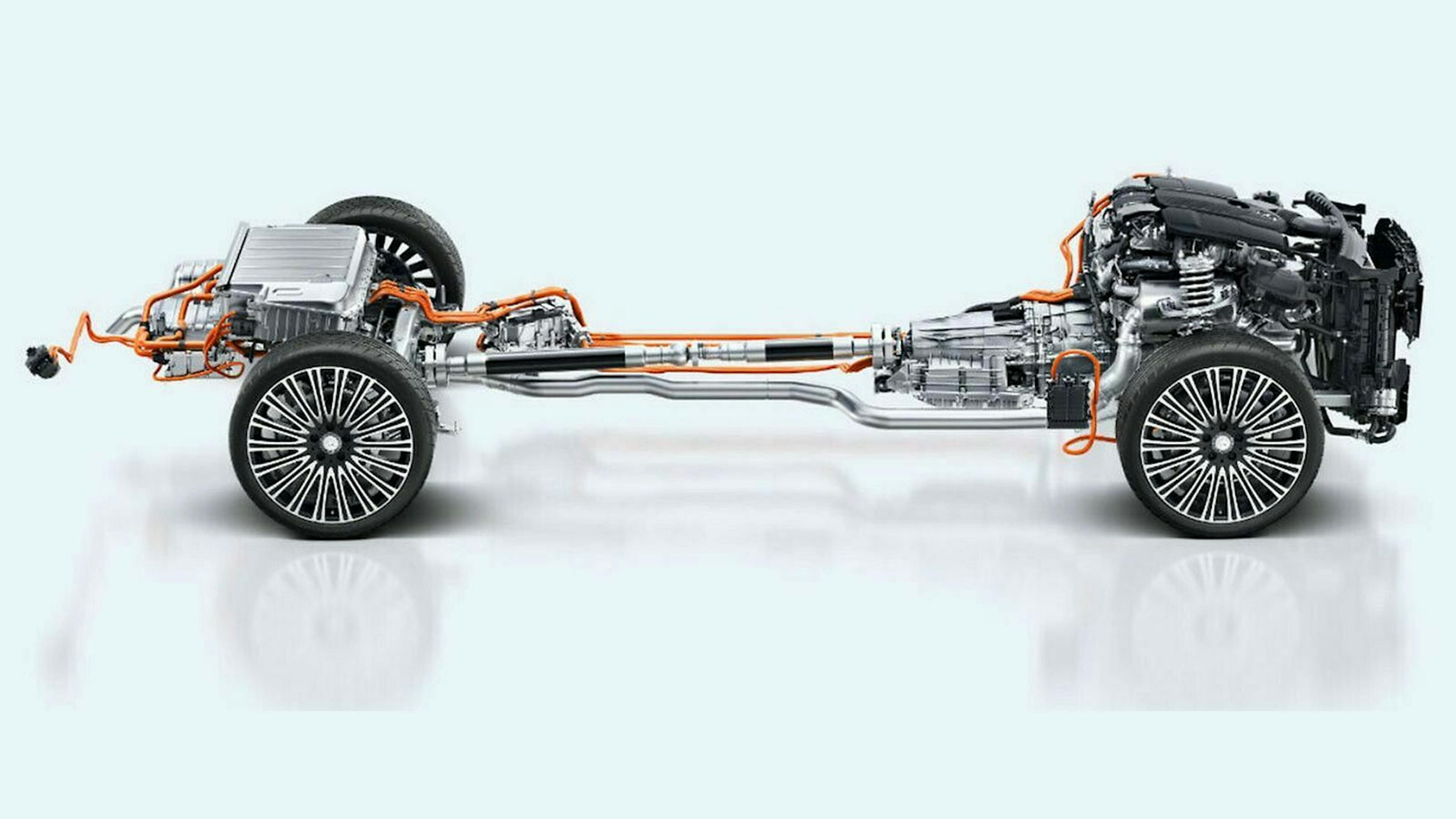 So sieht ein Plug-in-Hybrid von Mercedes ohne Karosserie aus