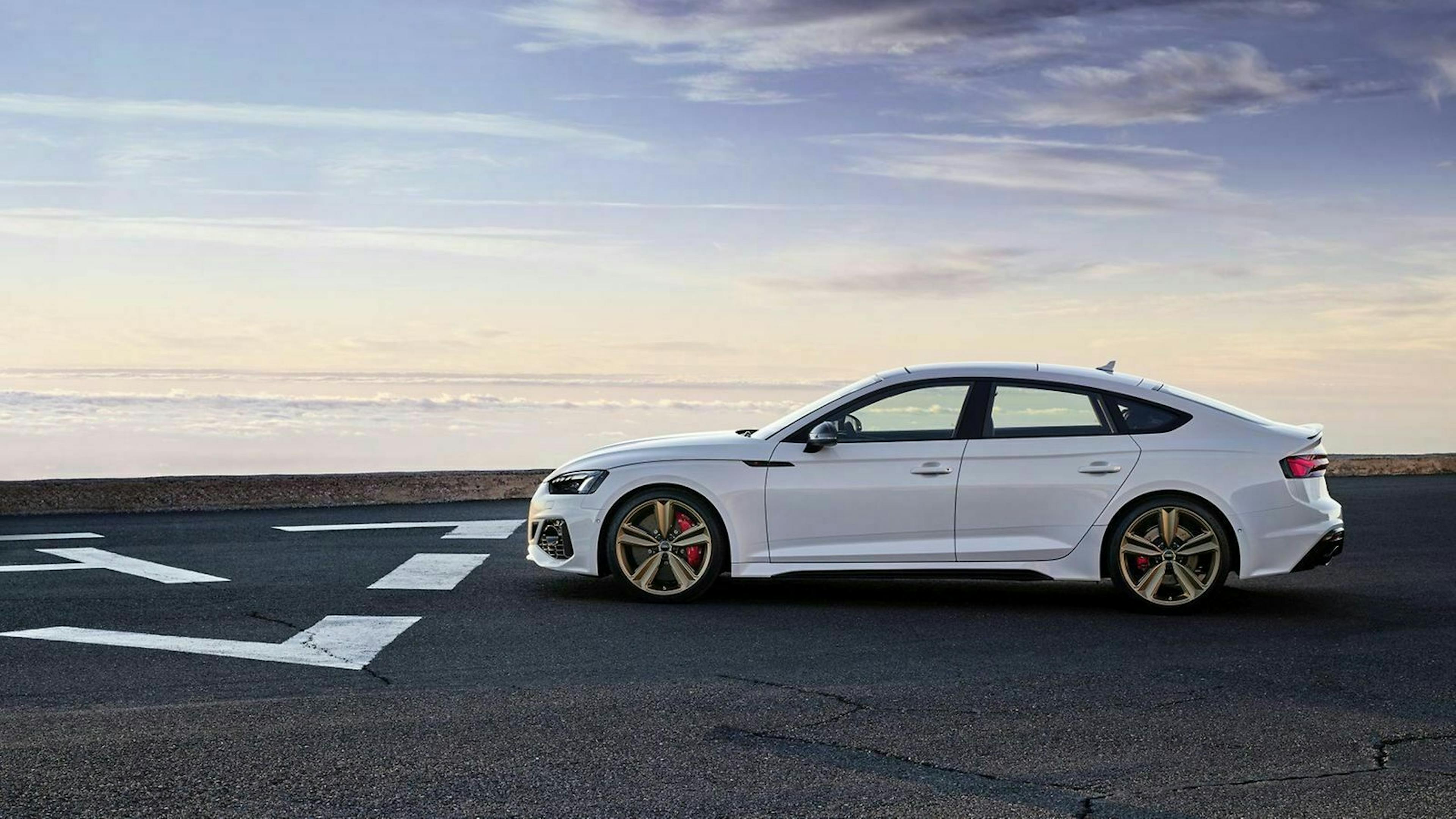 Audi RS 5 in der Seitenansicht, stehend