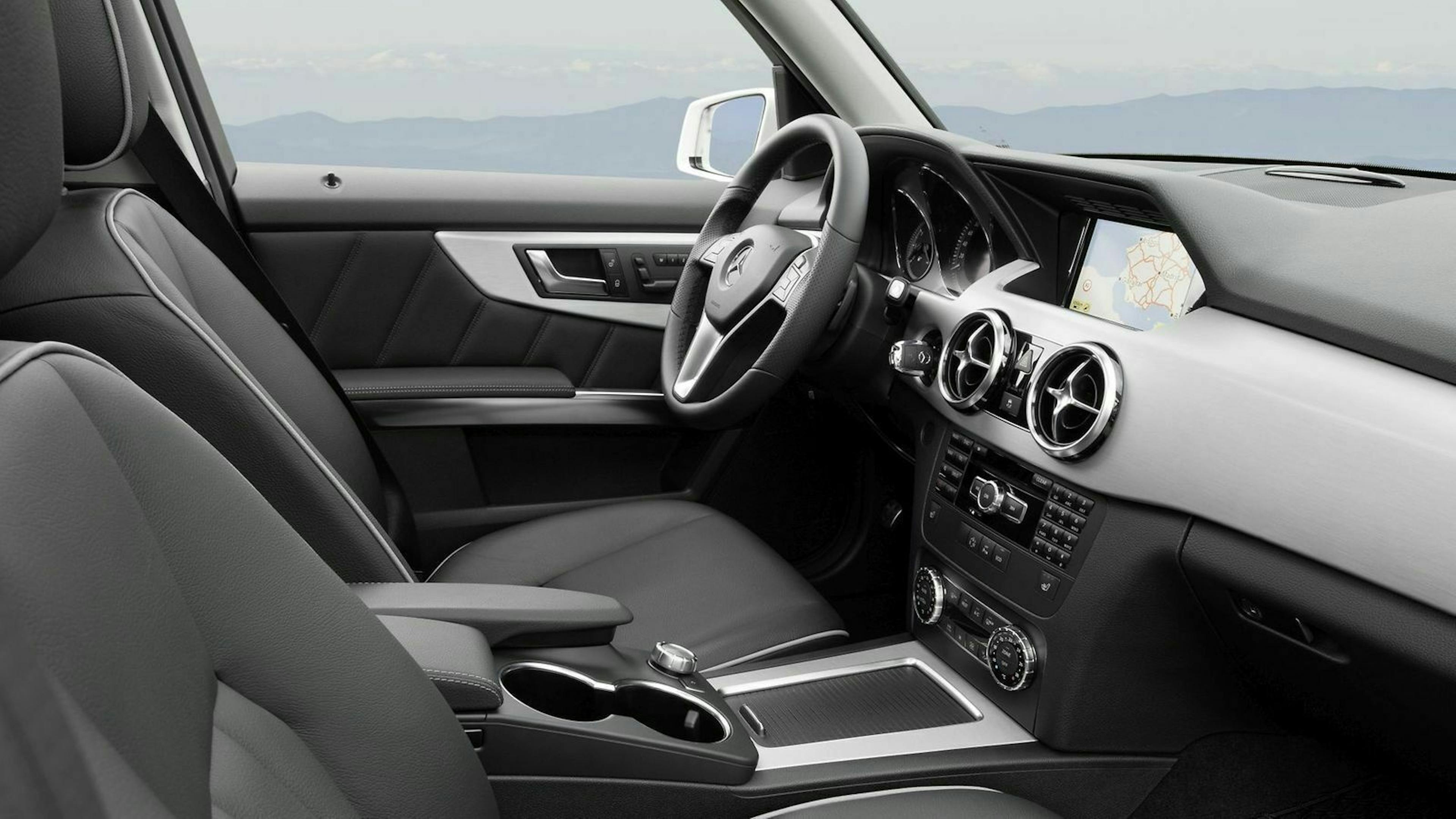 Mercedes-Benz GLK 2012 Cockpit