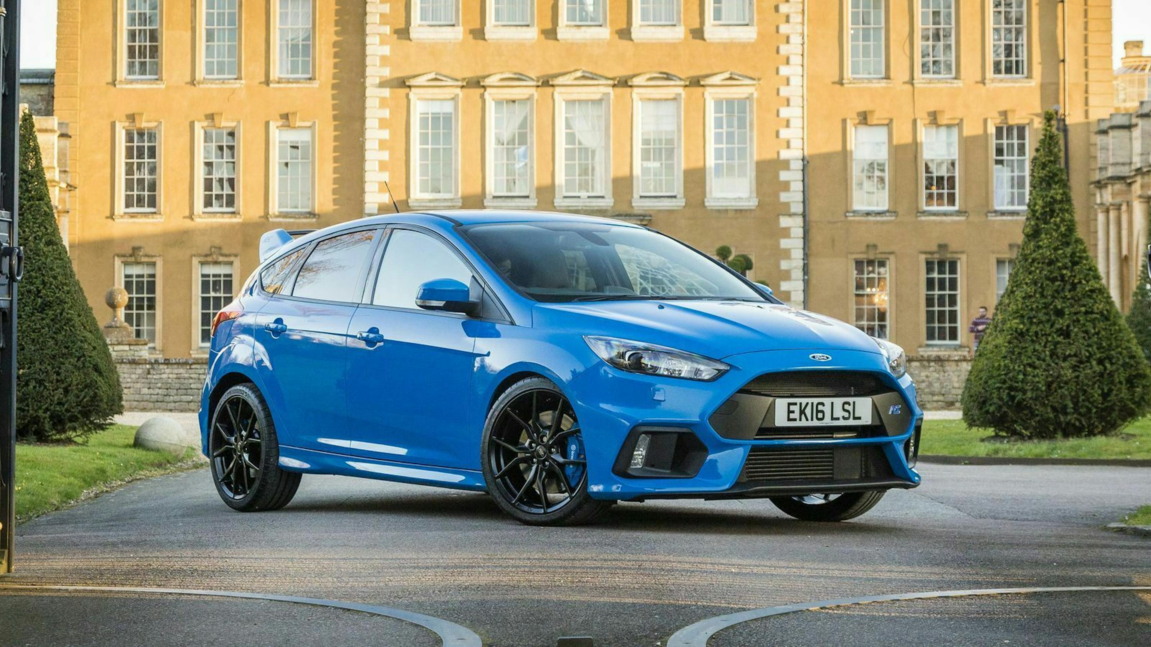 Zu sehen ist der Ford Focus RS MK III von vorne