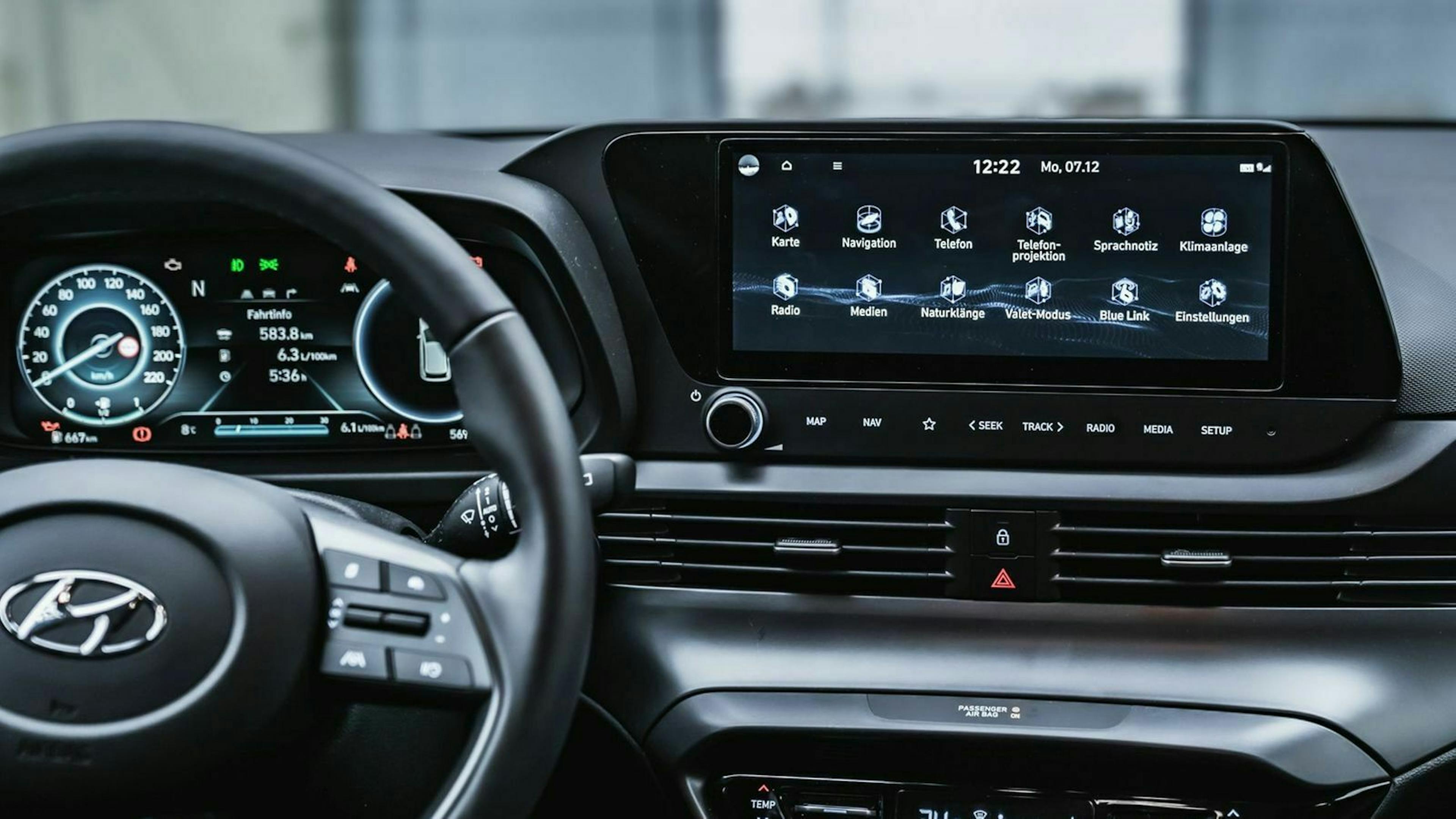 Zu sehen ist der Infotainment-Bildschirm des Hyundai i20 2020 