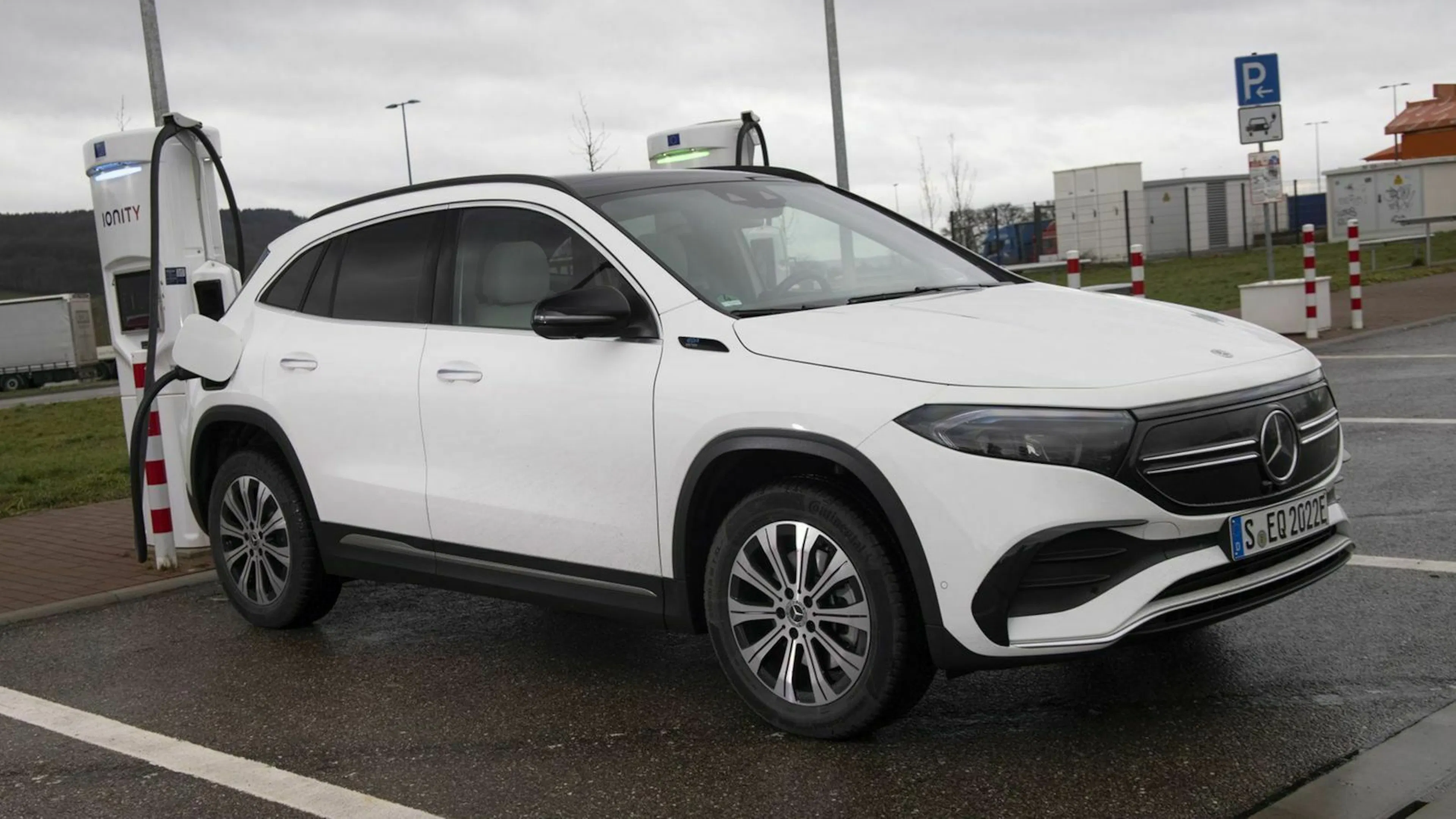 Mercedes-Benz EQA Dreiviertel-Frontansicht