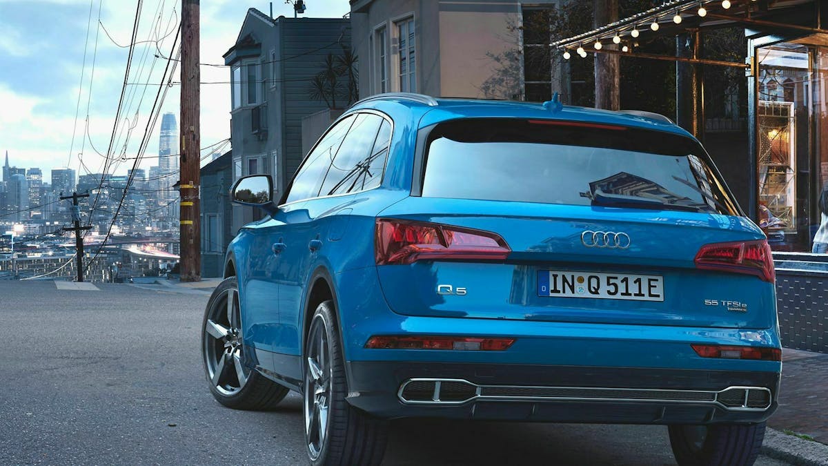 Viel Leistung und wenig Normverbrauch im Audi Q5 E-Tron