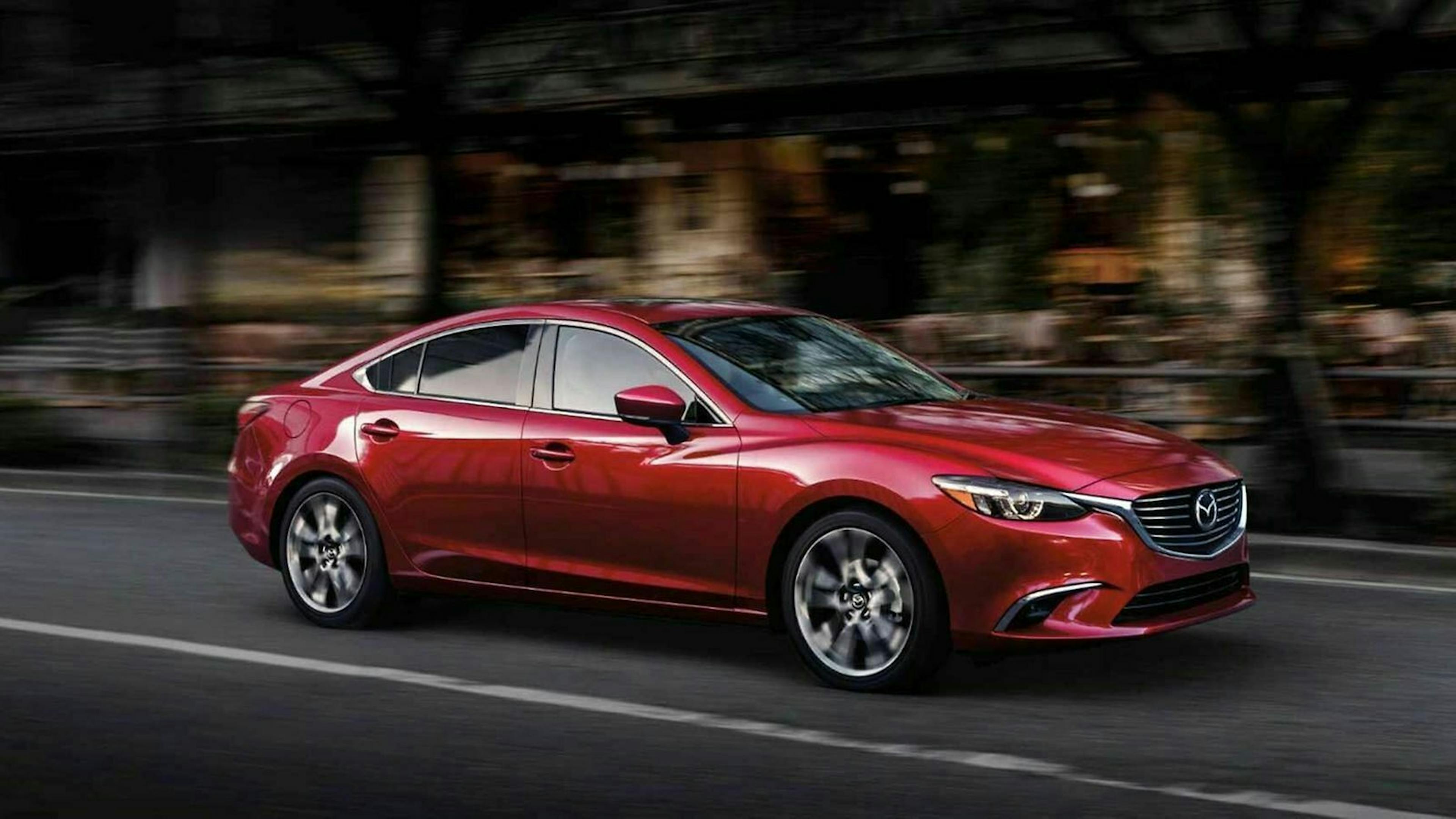 Zu sehen ist der Mazda 6 (GJ), fahrend