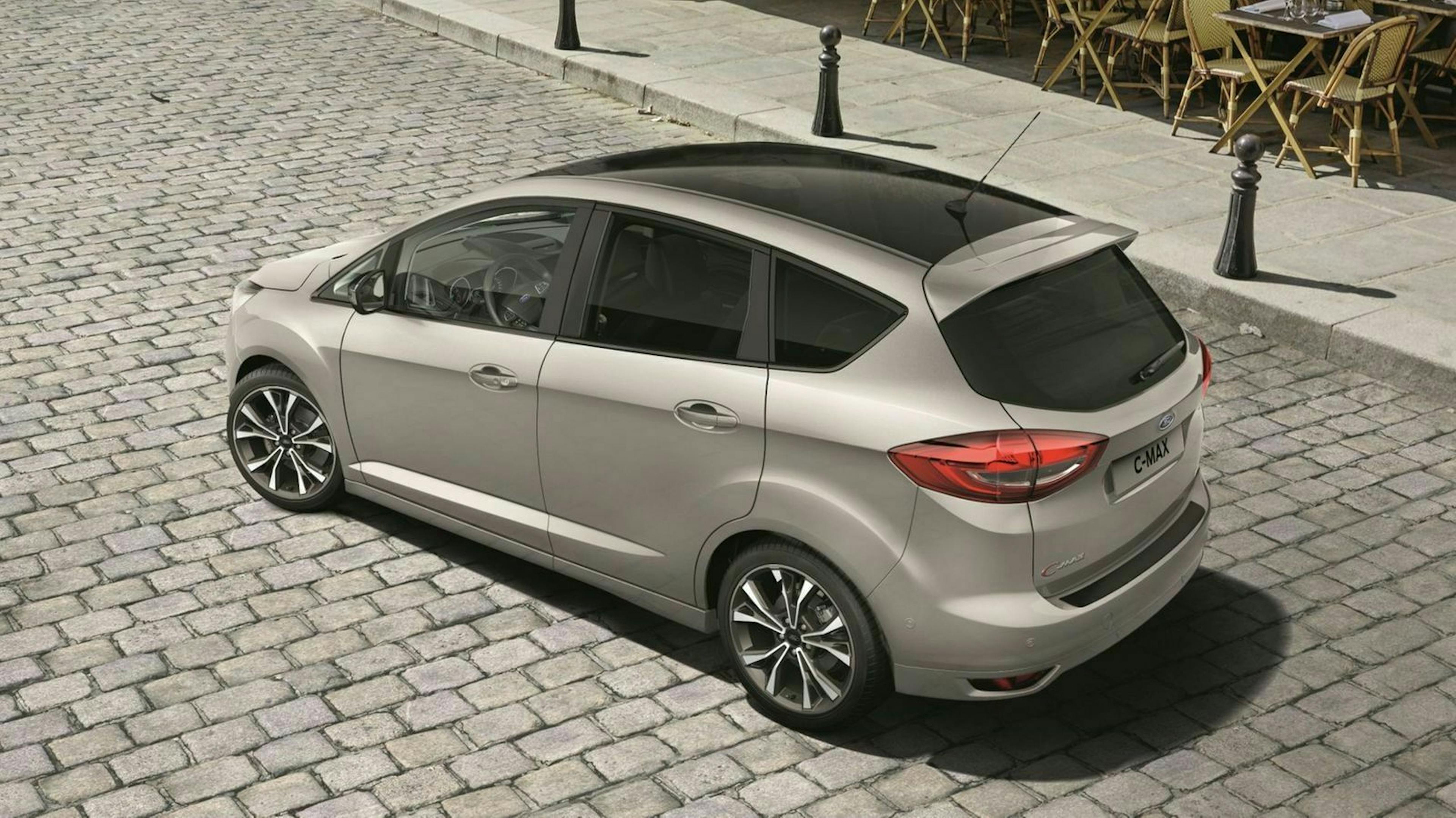 Zu sehen ist der Ford Grand C-Max von hinten