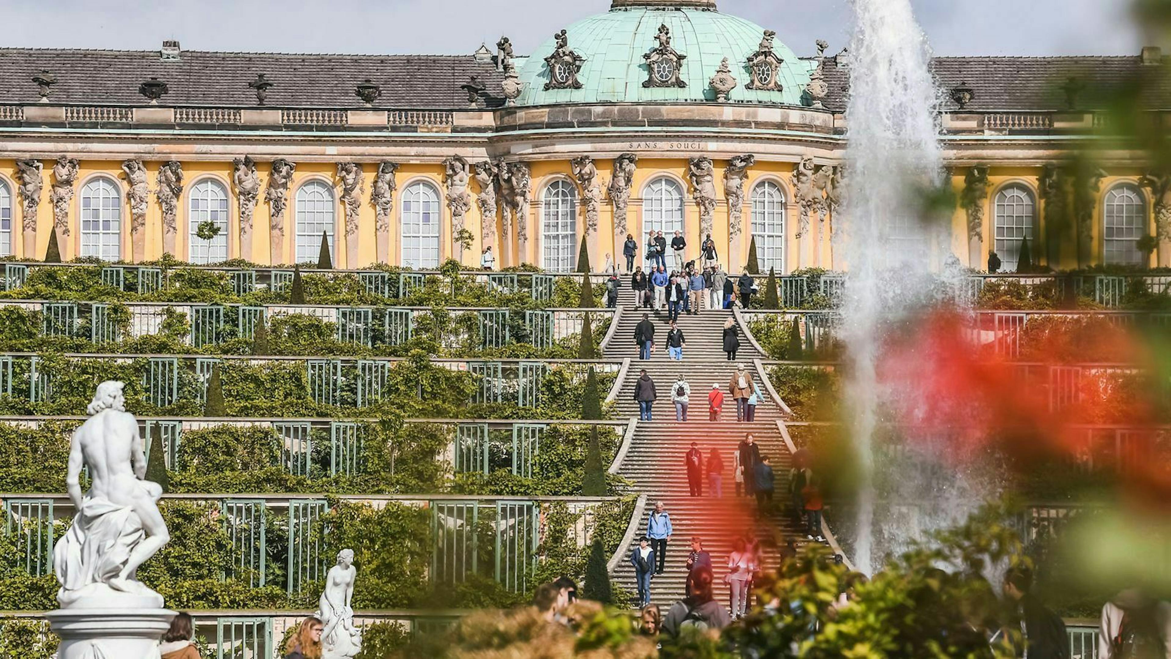 Nahe der A9 in Potsdam liegt das Schloss Sanssouci.