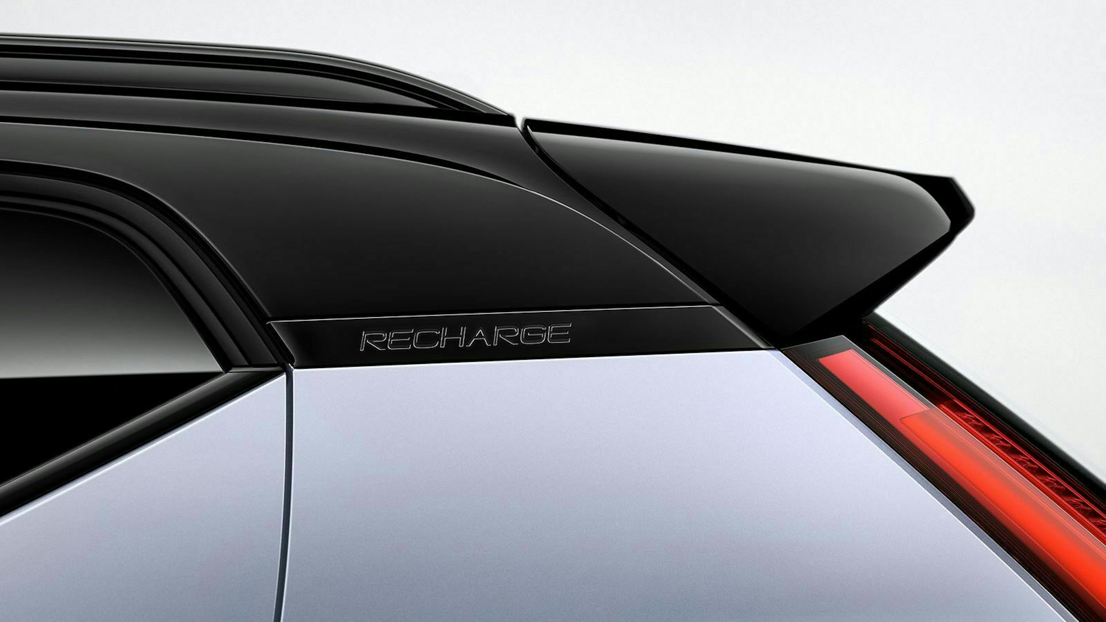 Die C-Säule des XC40 Electric trägt den Recharge-Schriftzug für die neue Volvo-Linie