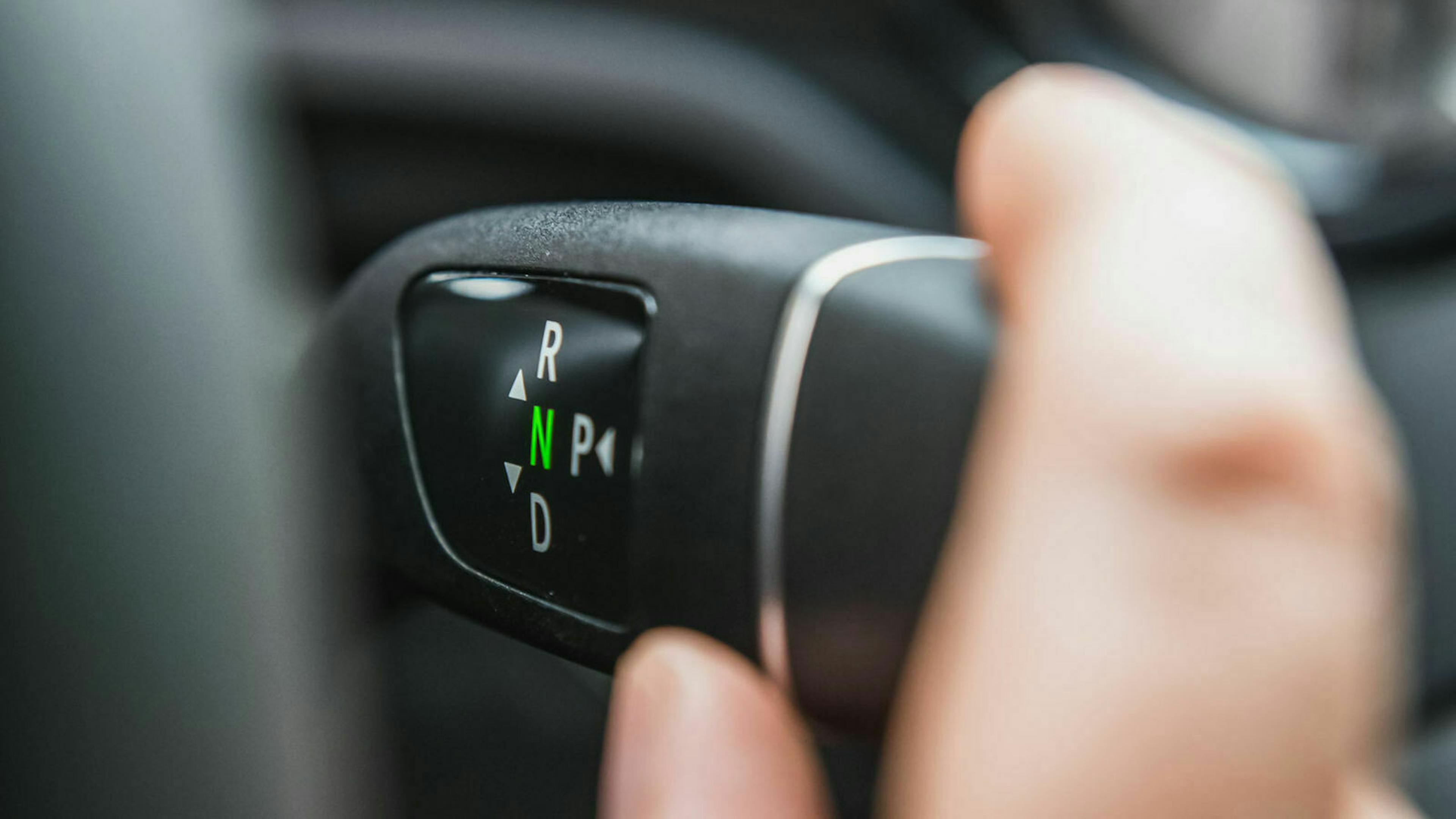 Automatikauto Waschanlage Nahaufnahme der "Neutral" Schaltung