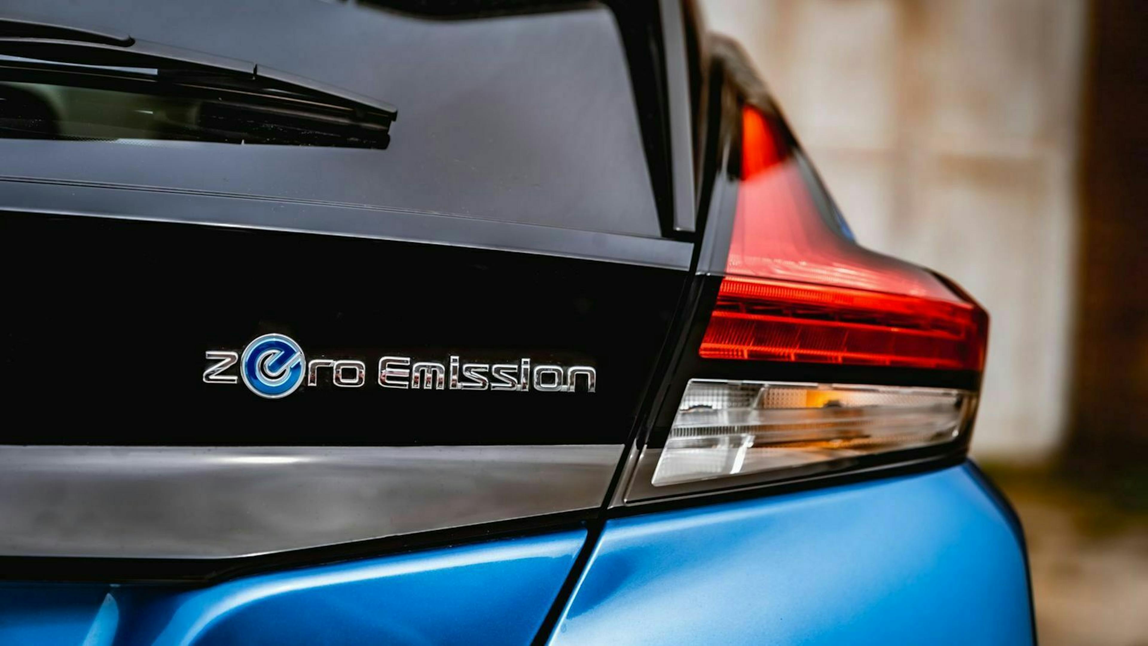 Nissan Leaf FL Zero Emission Emblem