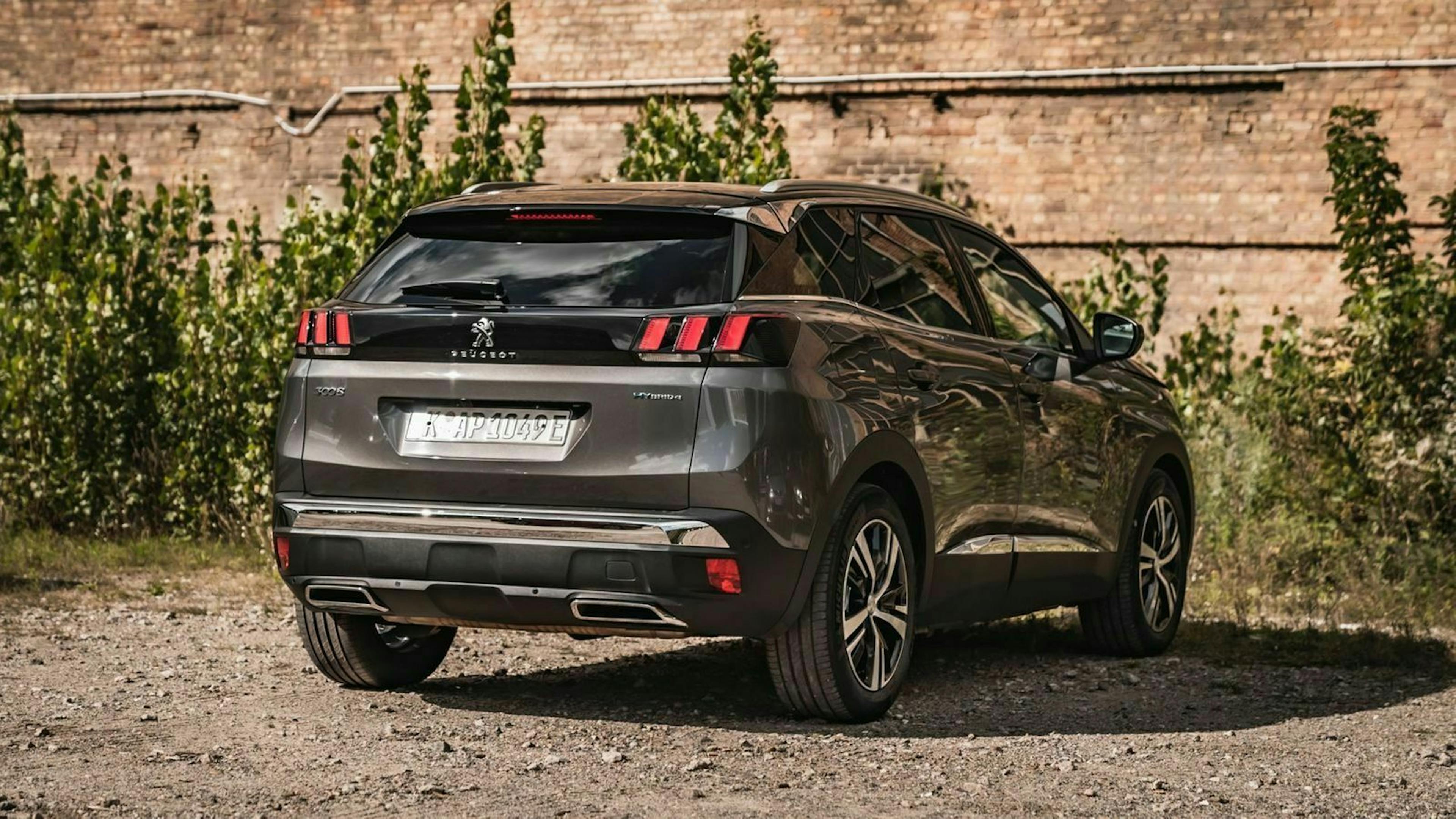 Peugeot 3008 Hybrid4 (2020) Dreiviertel-Heckansicht