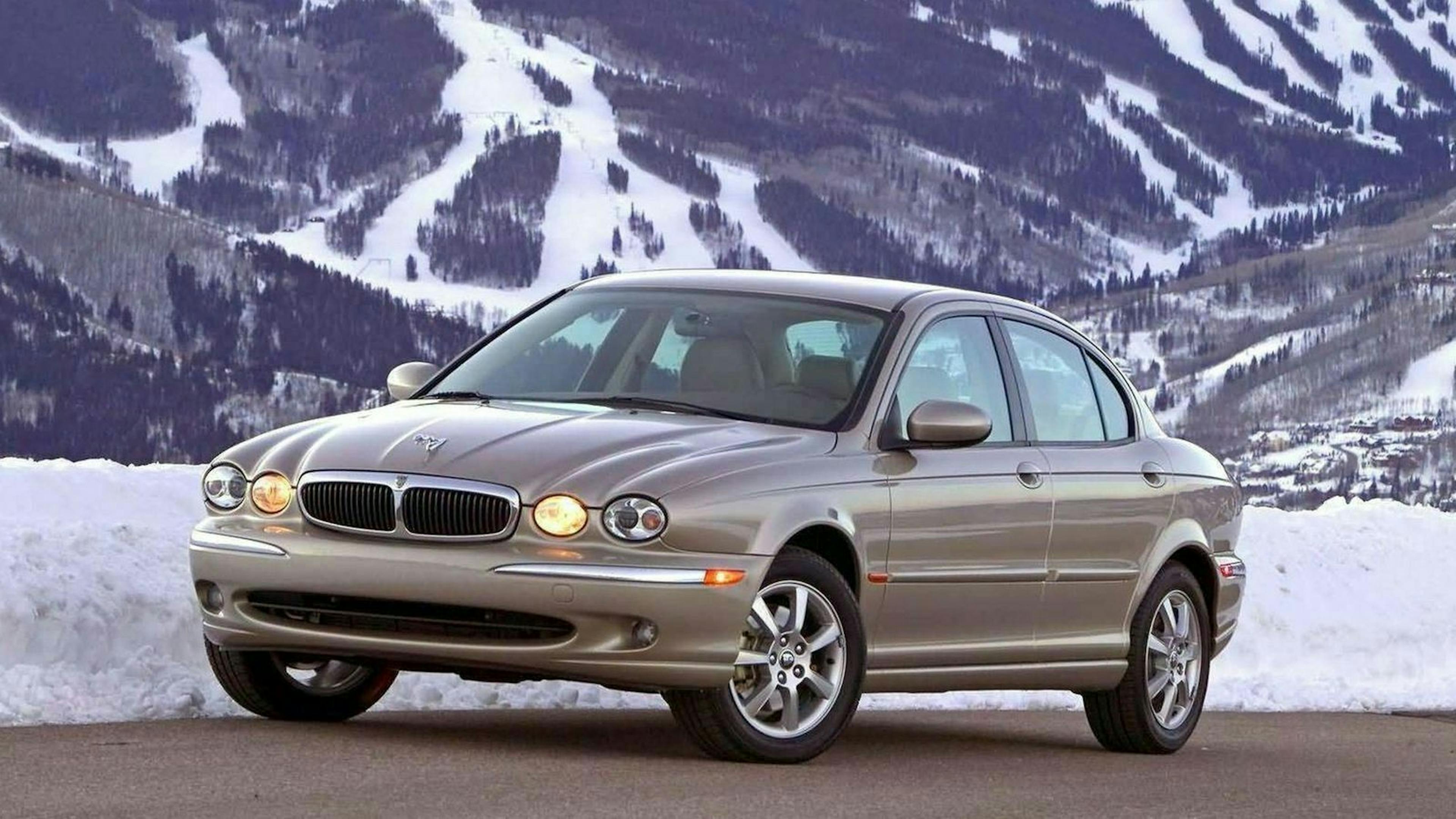 Der Jaguar X-Typ in Frontansicht