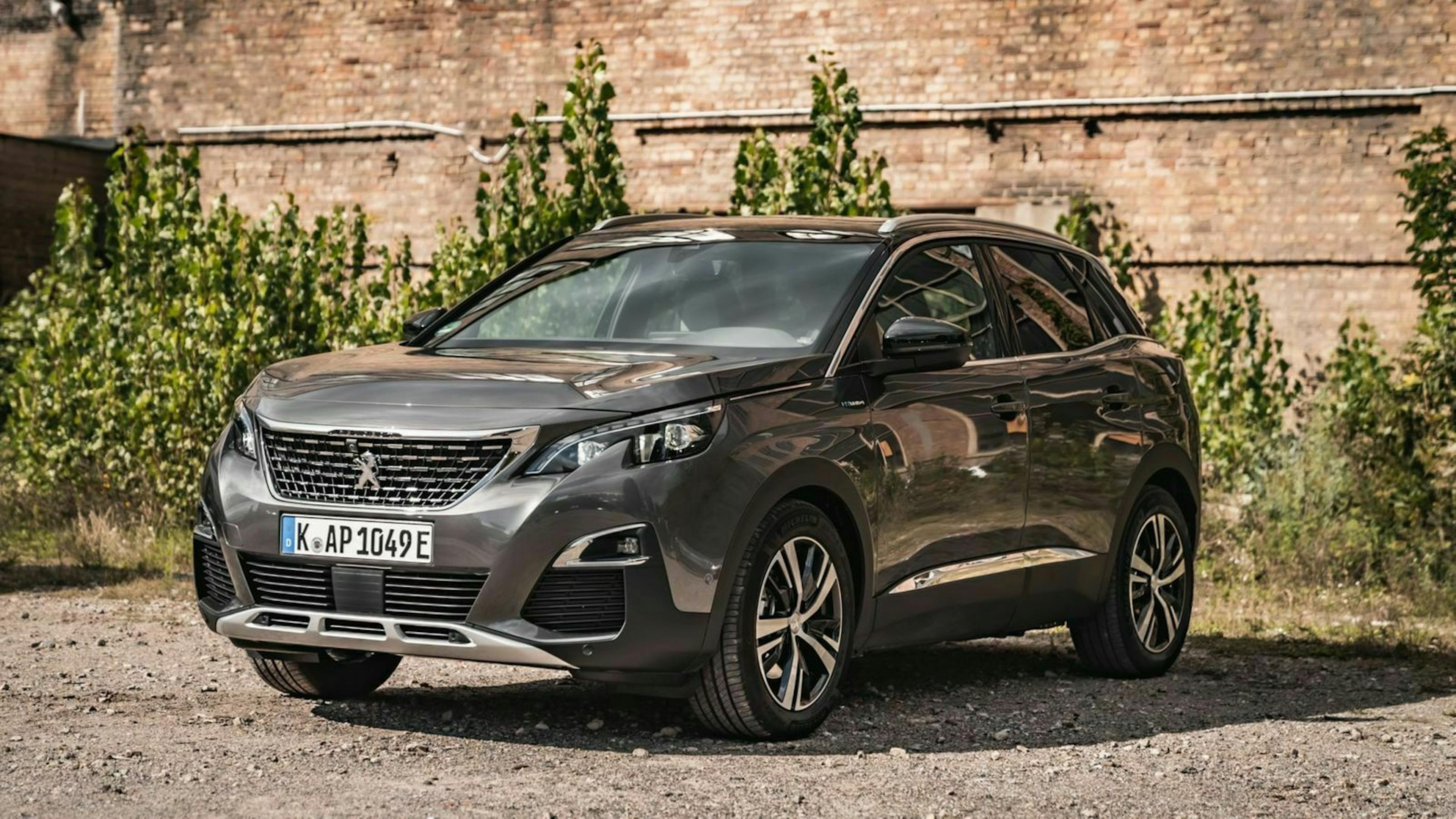 Peugeot 3008 Hybrid4 (2020) Dreiviertel-Frontansicht