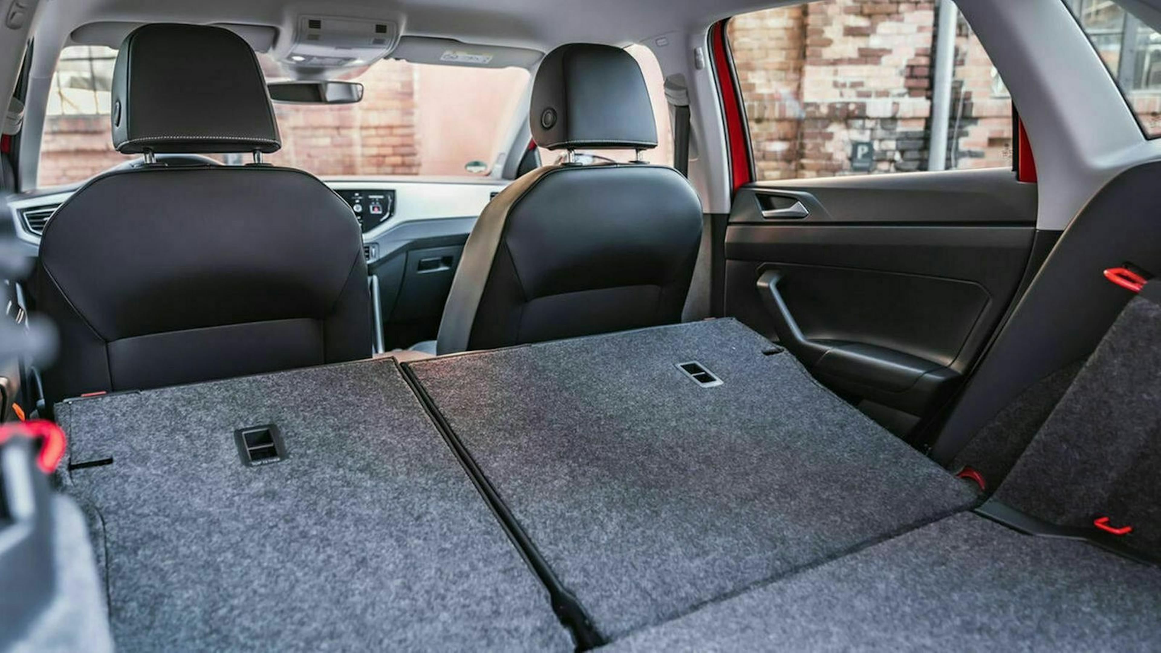 VW Polo 6 mit Sicht auf den Kofferraum ohne Rücksitzbank