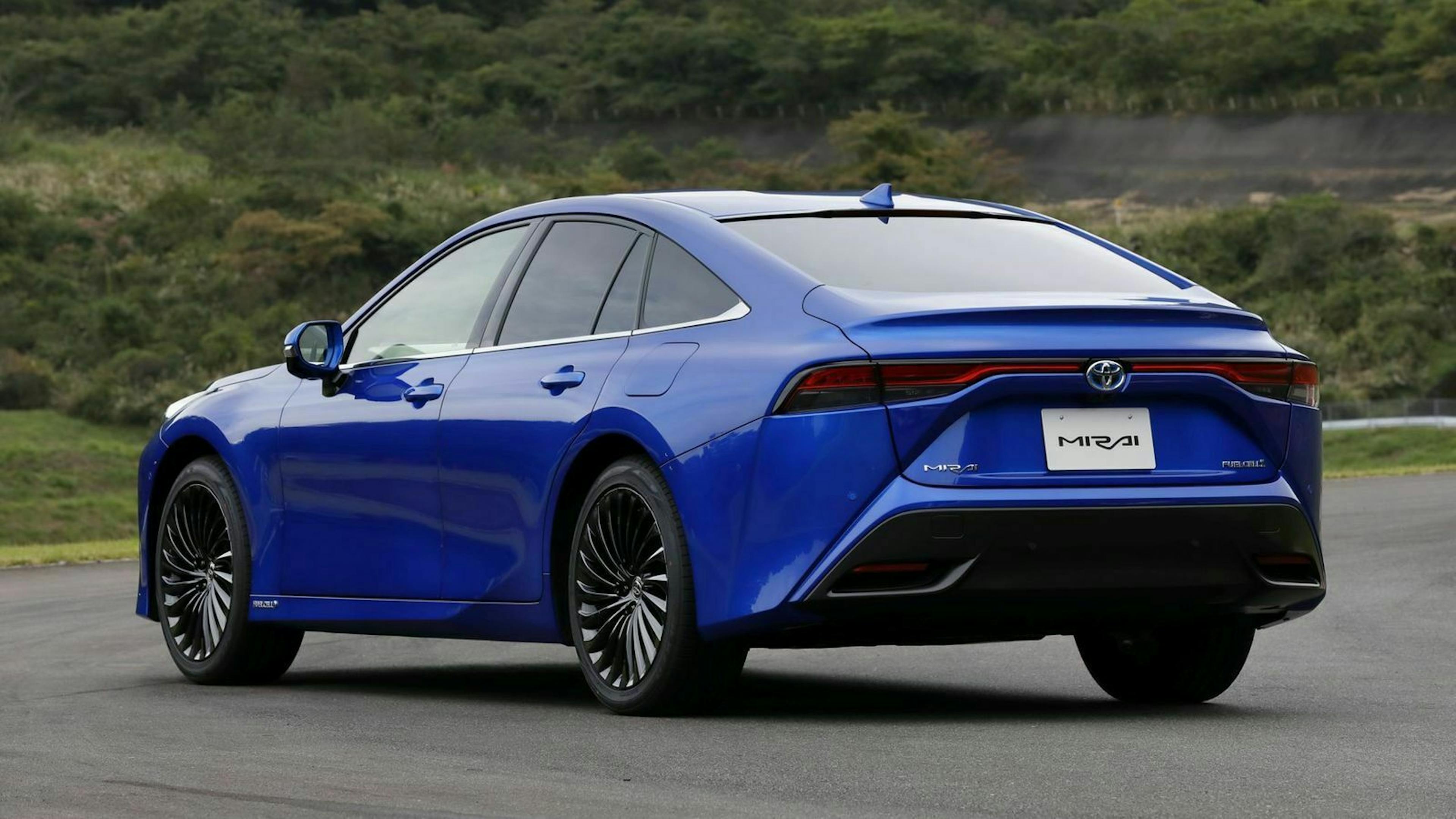 Toyota Mirai 2 (2021) Dreiviertel-Heckansicht