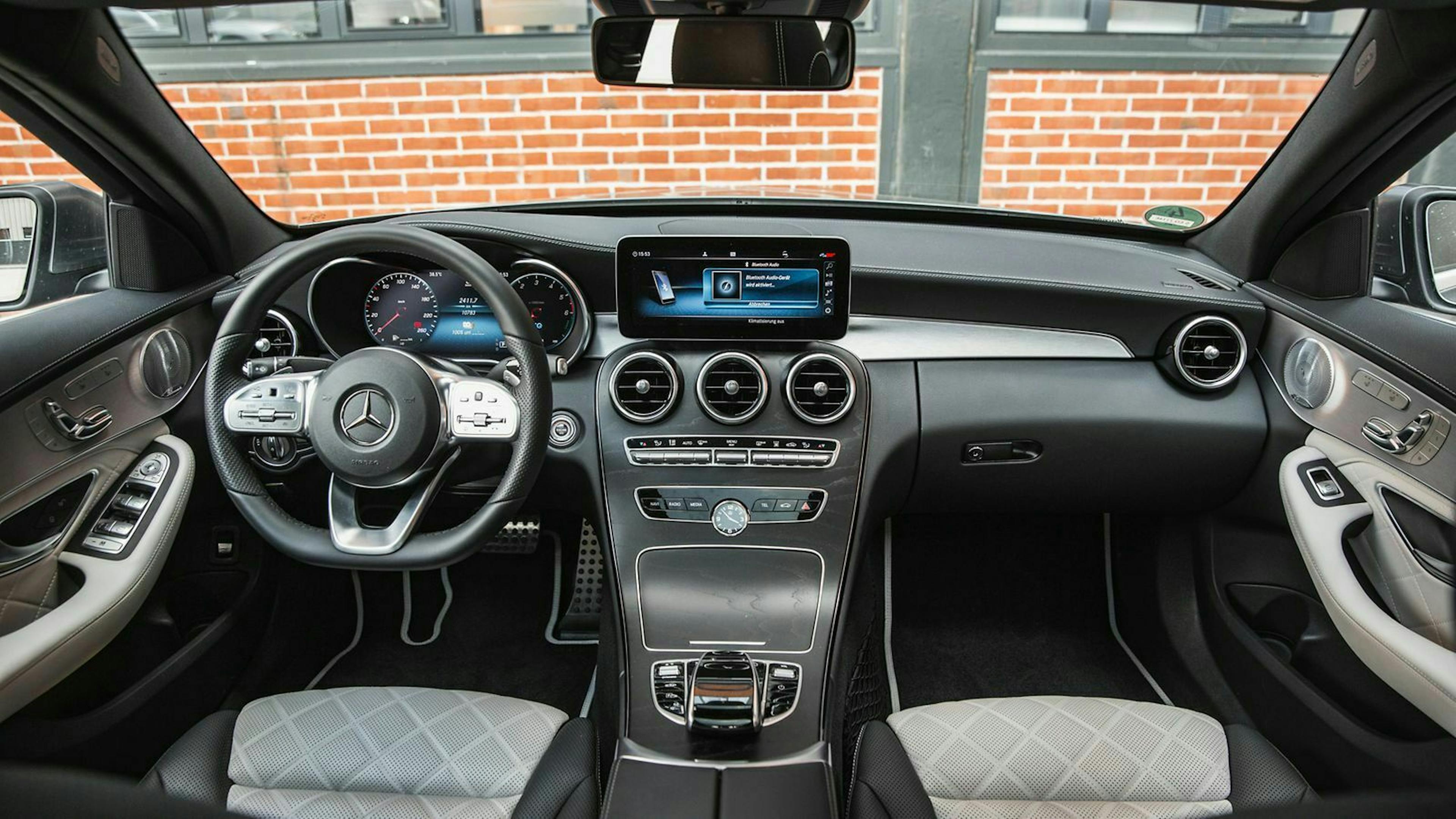 Wer es im Innenraum schick haben möchte, muss kräftig draufzahlen