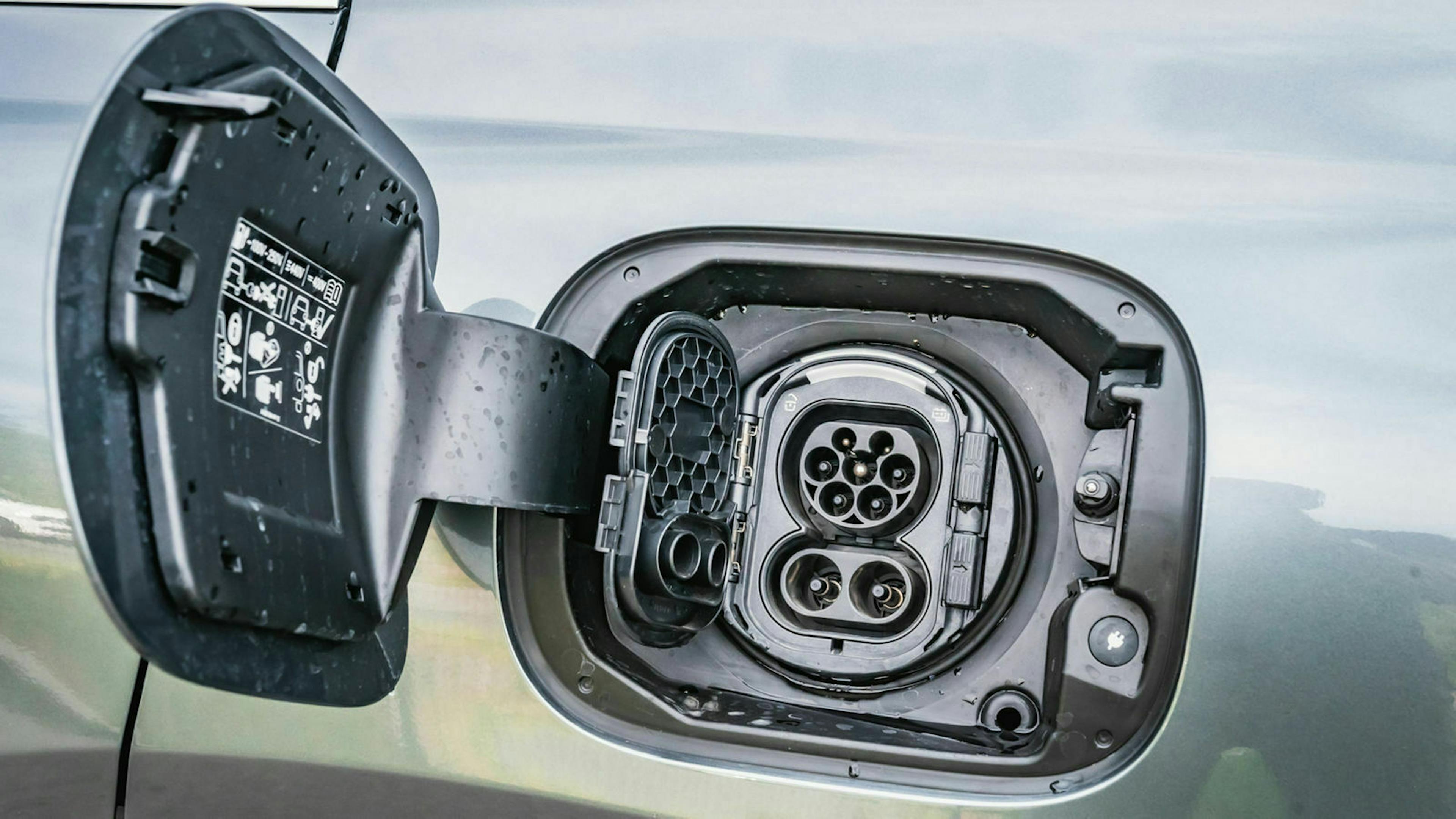 Mercedes-Benz GLE Detailansicht Ladestecker