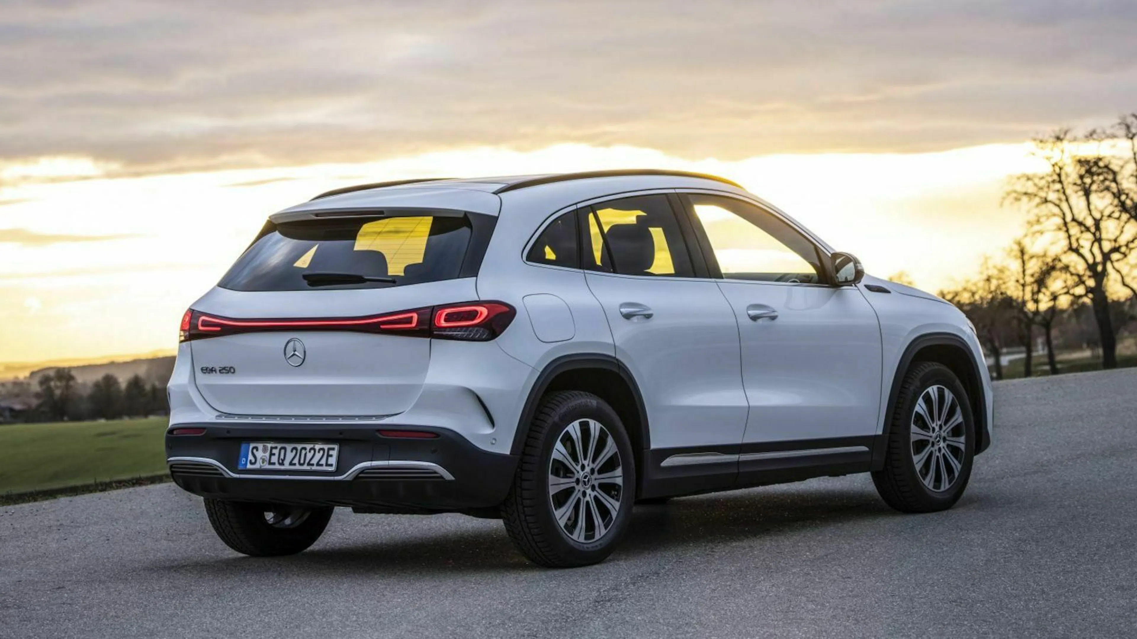 Mercedes-Benz EQA Dreiviertel-Heckansicht
