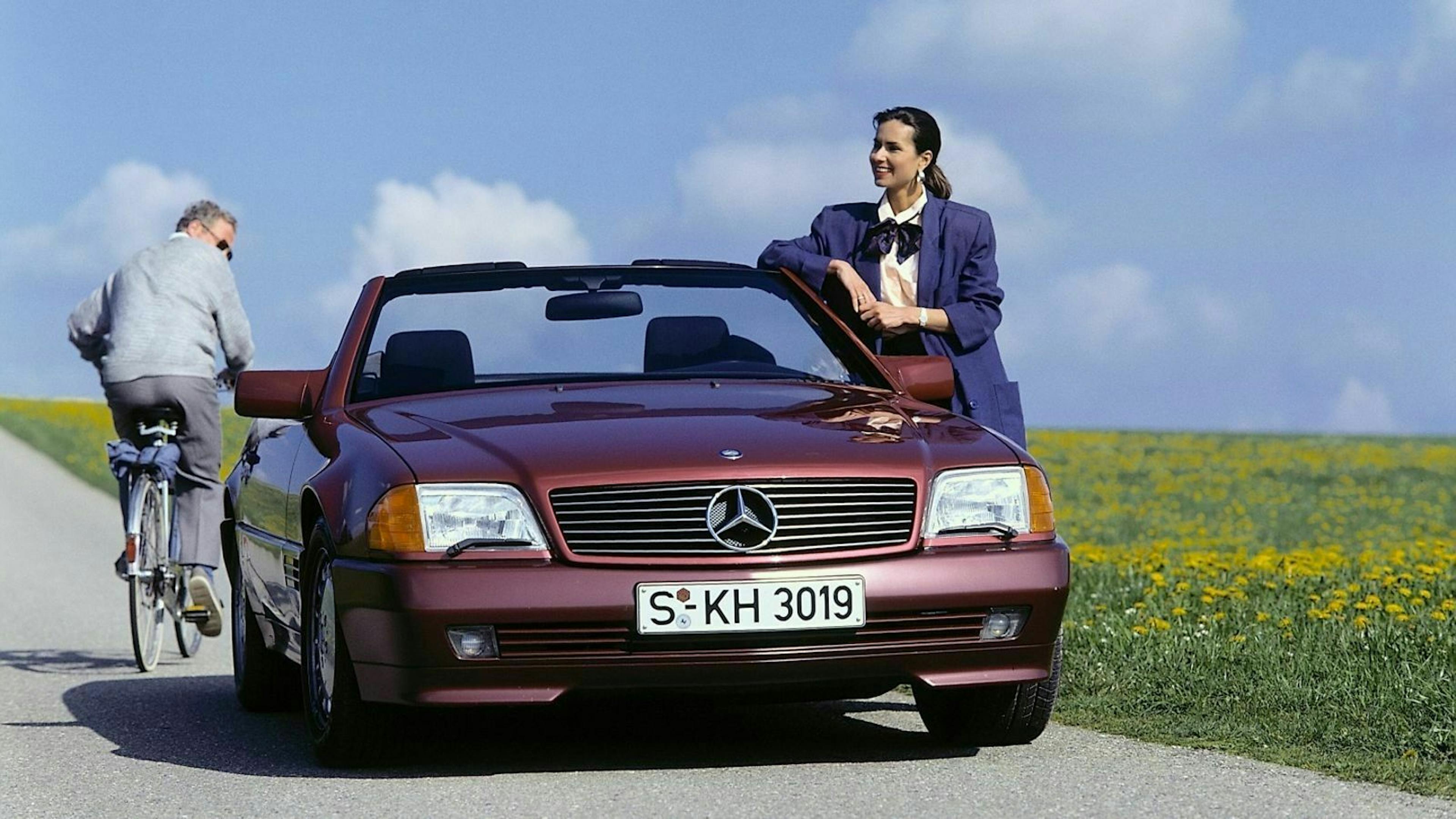 Mercedes SL in der Frontansicht, stehend