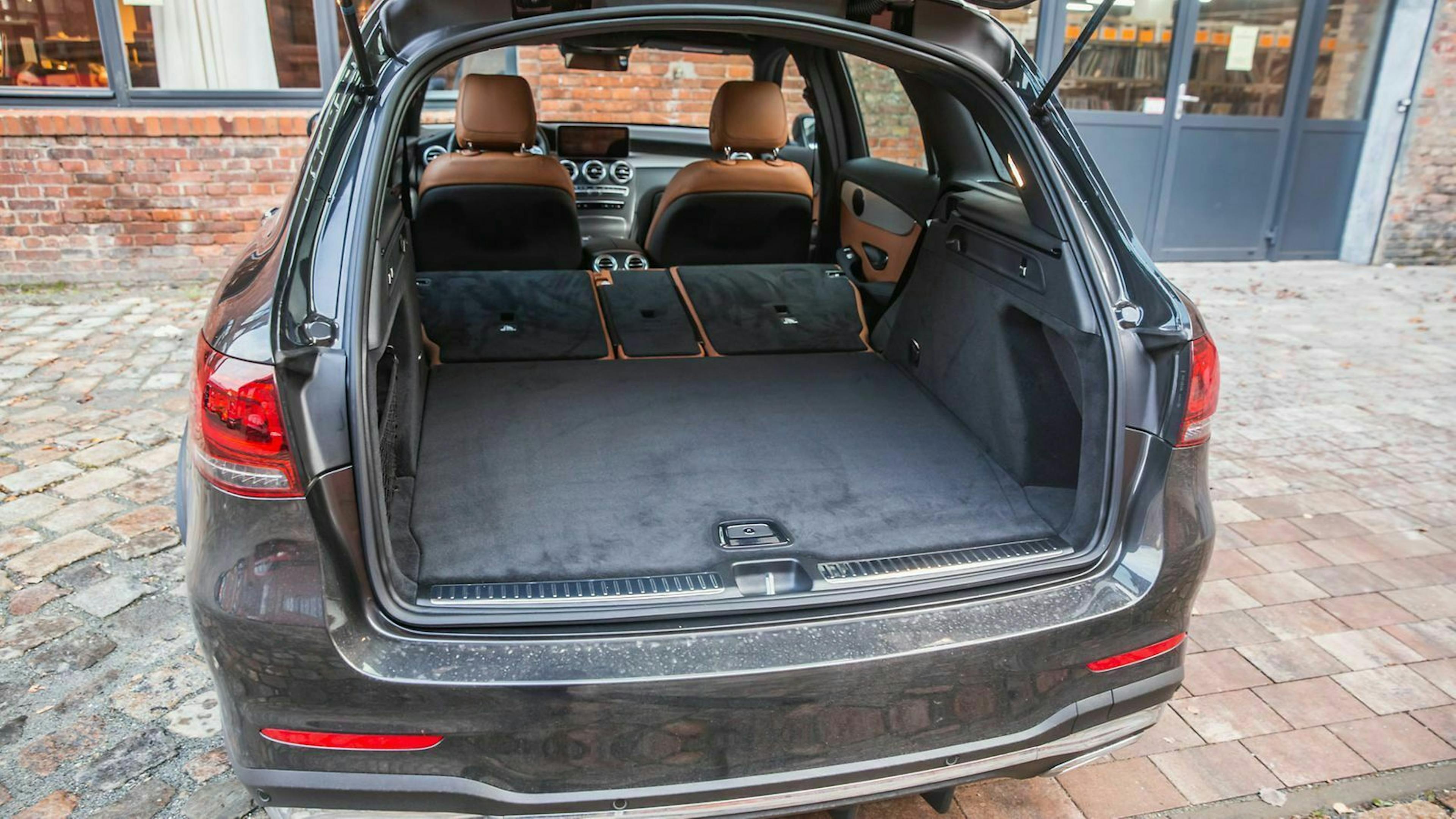 Blick in den Kofferraum des Mercedes GLC 220 d