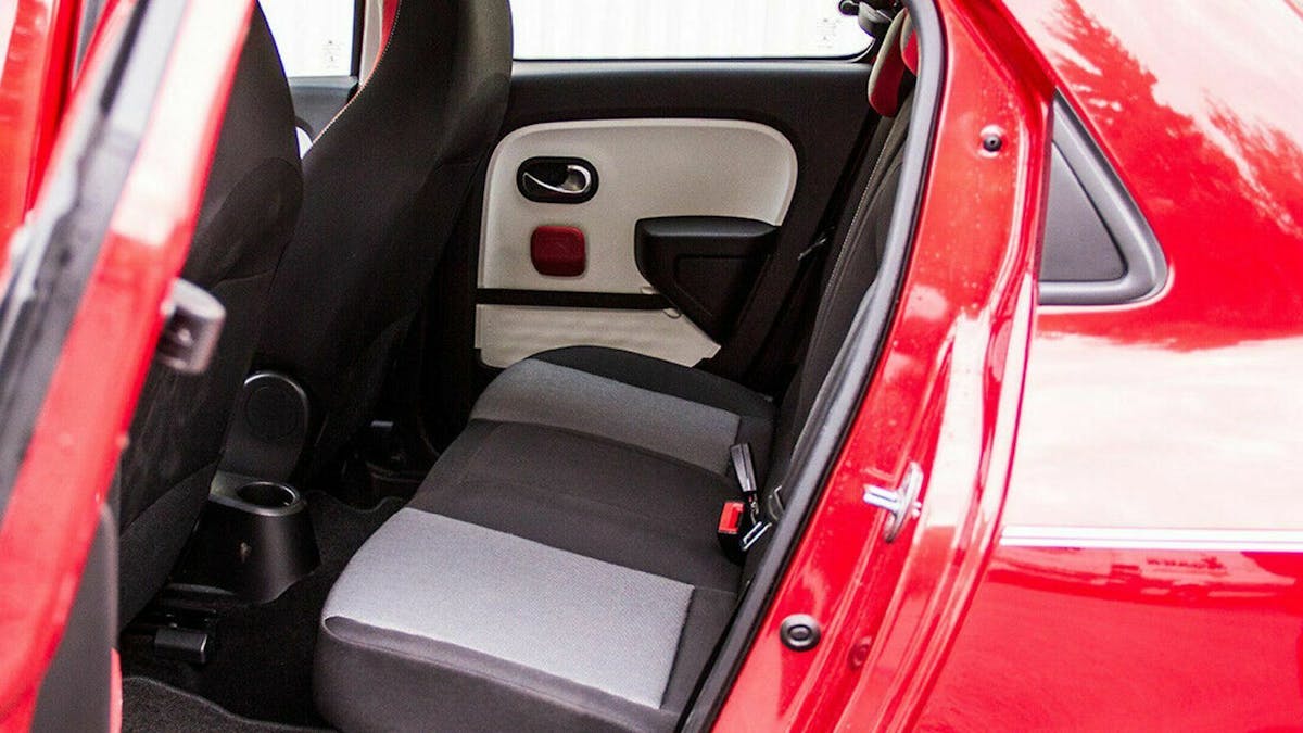 Renault verspricht mehr Platz im neuen Twingo. Im alten sitzt man hinten trotzdem bequemer