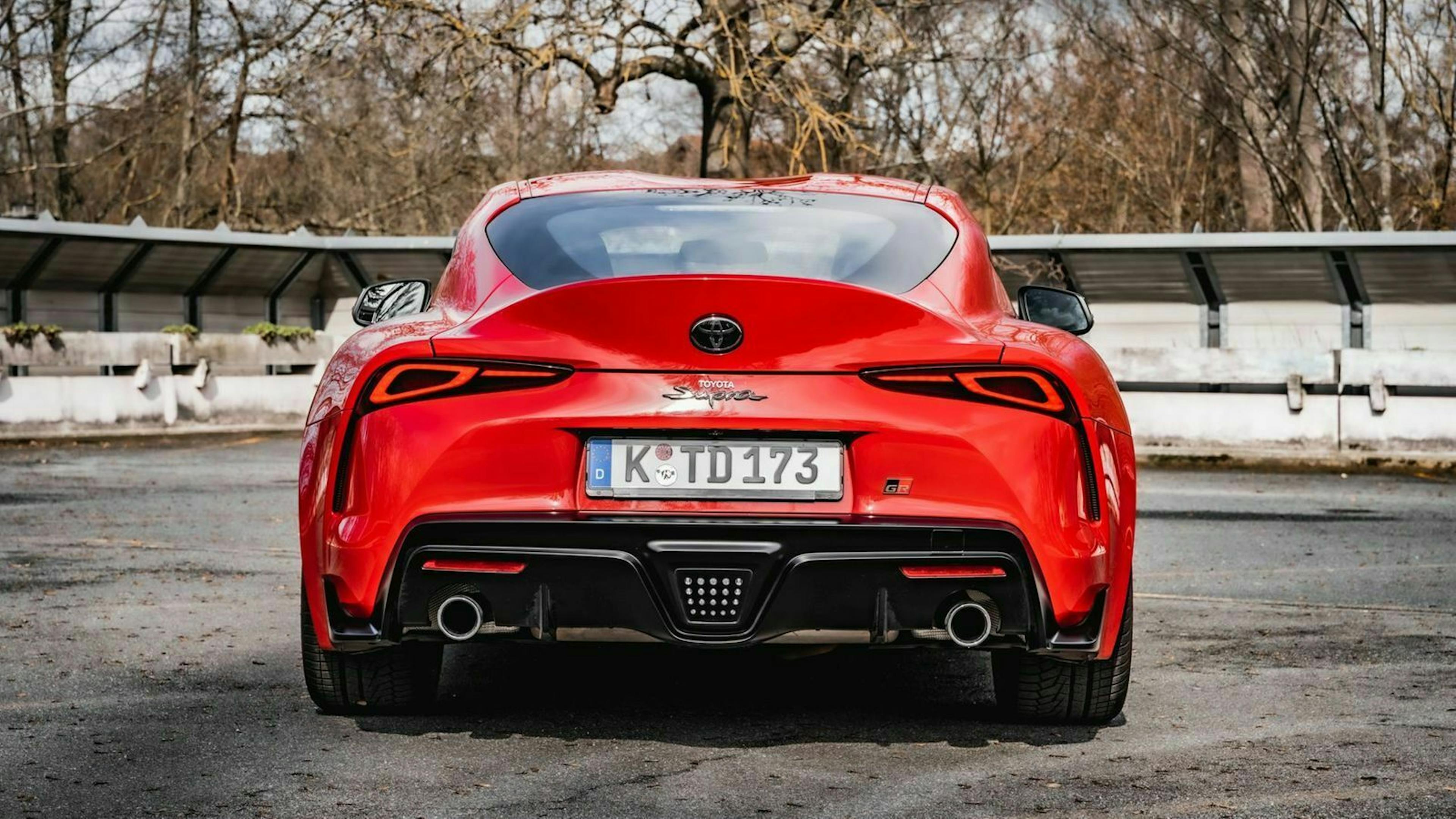 Zu sehen ist das Heck des Toyota Supra Mk5 