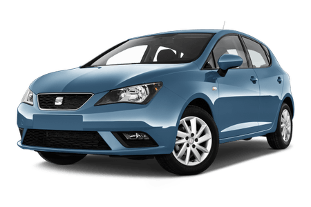 Blauer Kleinwagen mit modernen Scheinwerfern und fünftürigem Design, auf weißem Hintergrund.