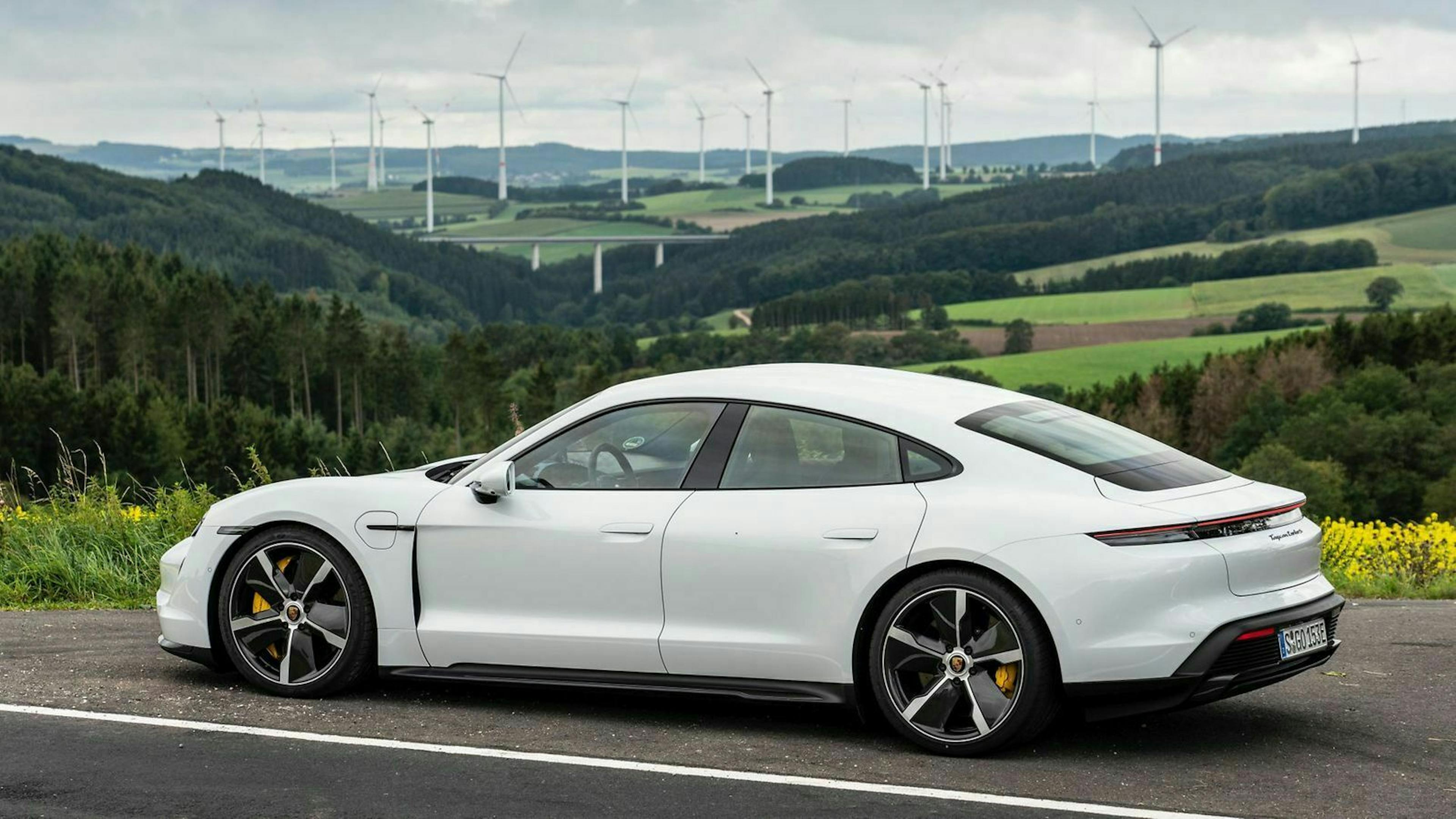 Der Elektro-Porsche reiht sich optisch zwischen dem 911 und dem Porsche Panamera ein