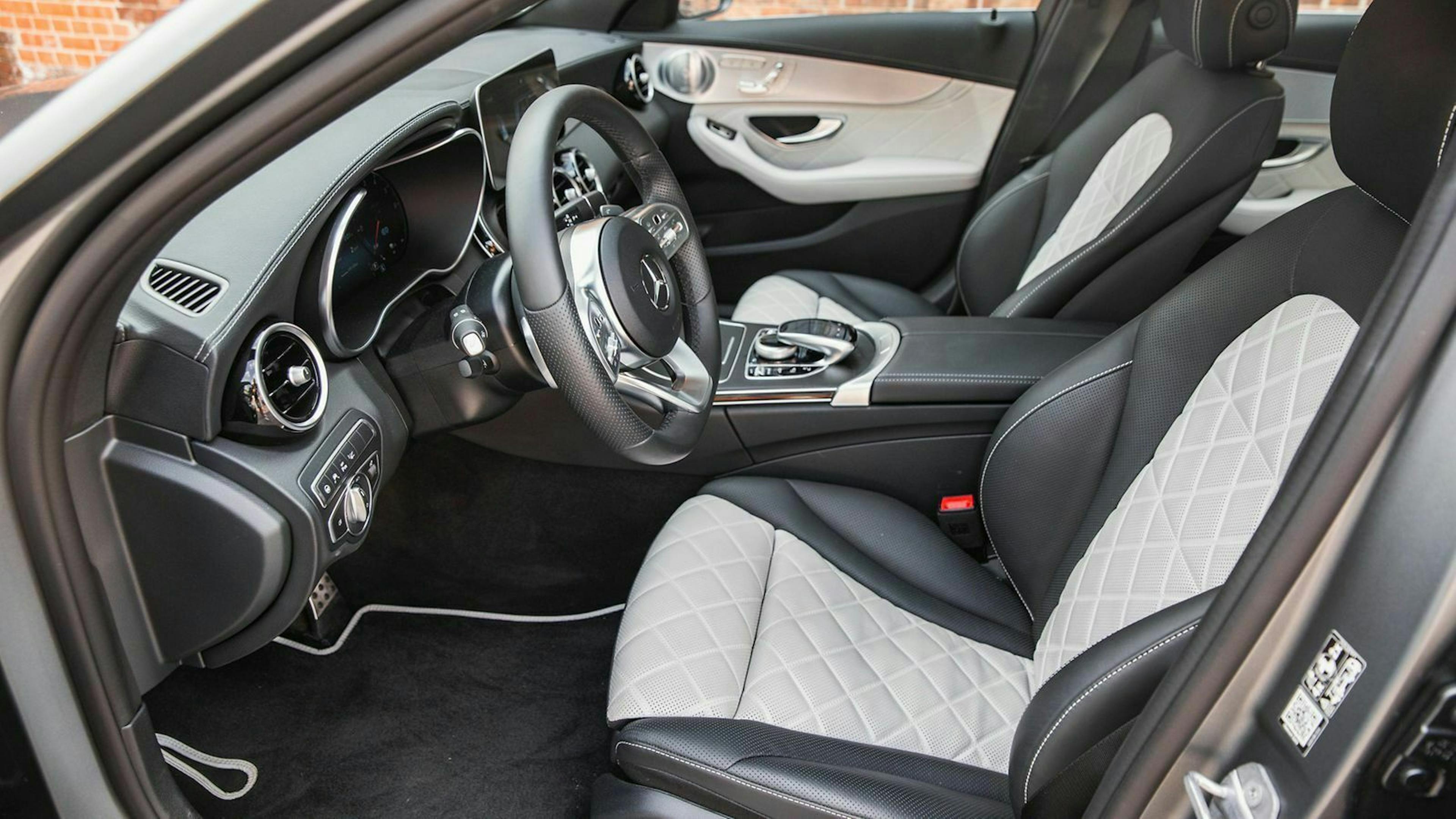 Auf künstliche Intelligenz verzichtet Mercedes bei der C-Klasse. Das "Mbux"-System bekommt der Hybride leider nicht