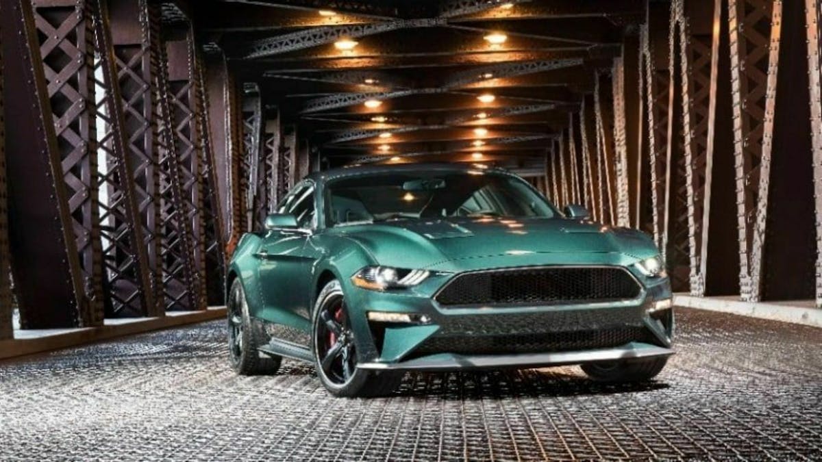 Zu sehen ist der Ford Mustang Bullitt, stehend