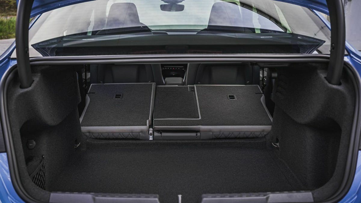 Zu sehen ist der Kofferraum der Audi A3 Limousine